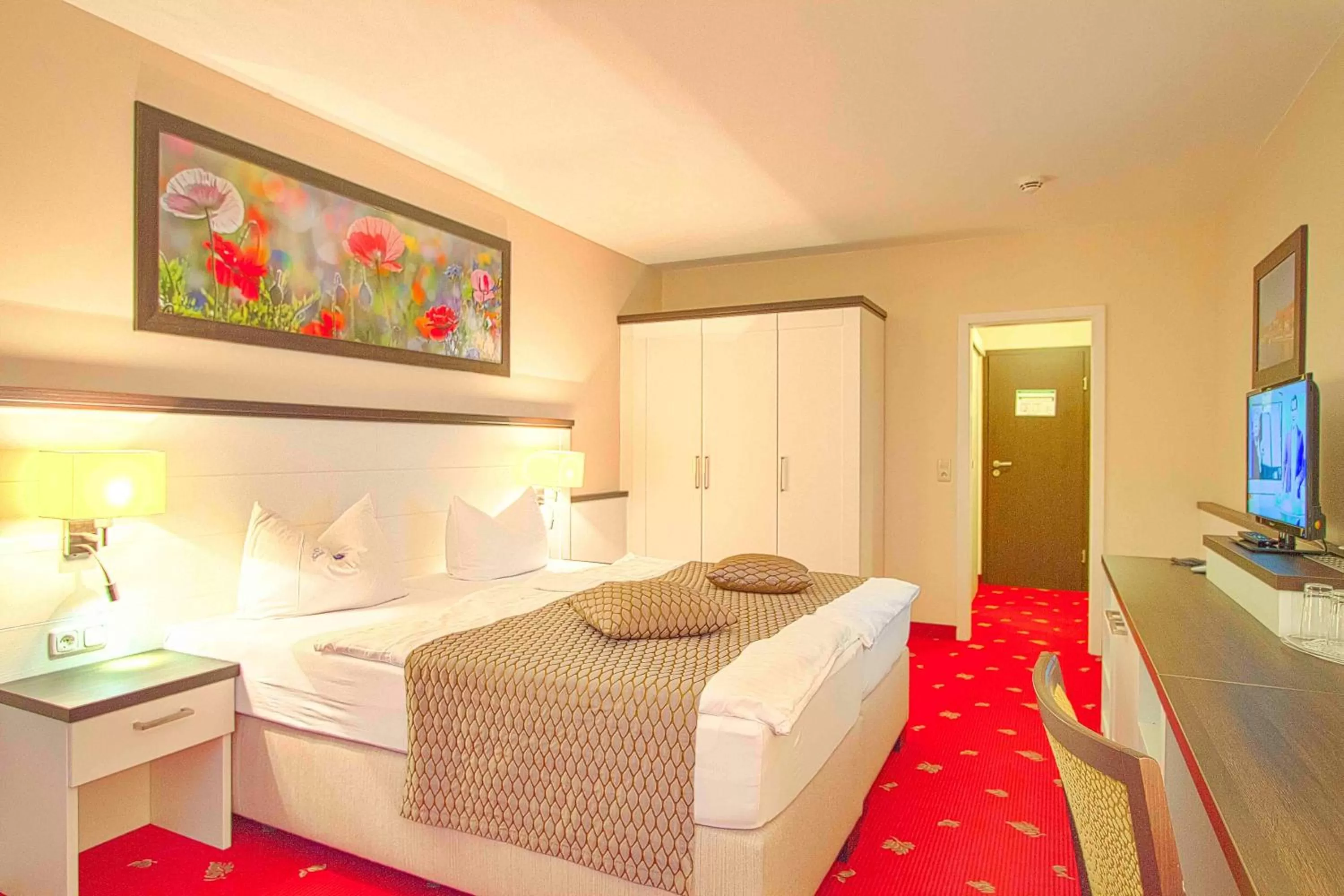 Photo of the whole room, Bed in Falk Seehotel Plau am See