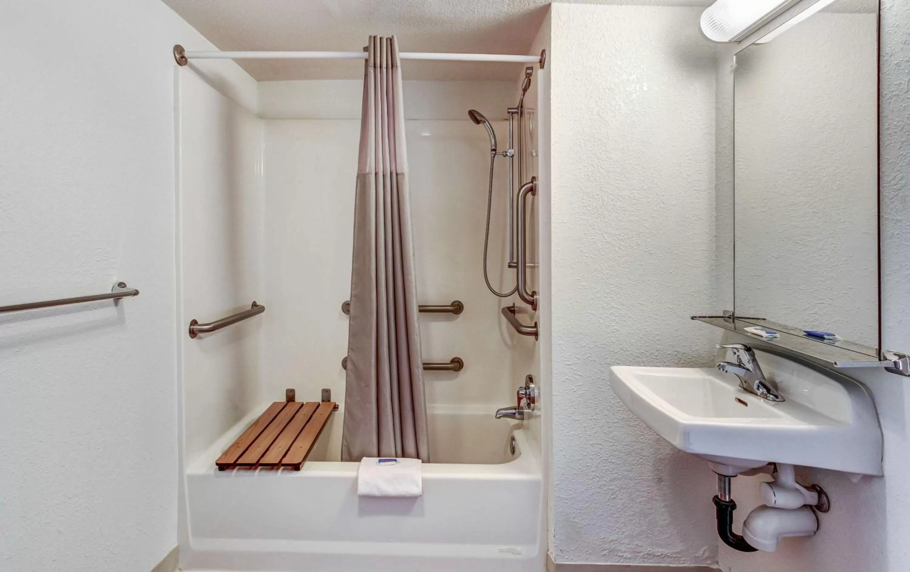 Bathroom in Motel 6-Medford, OR - North