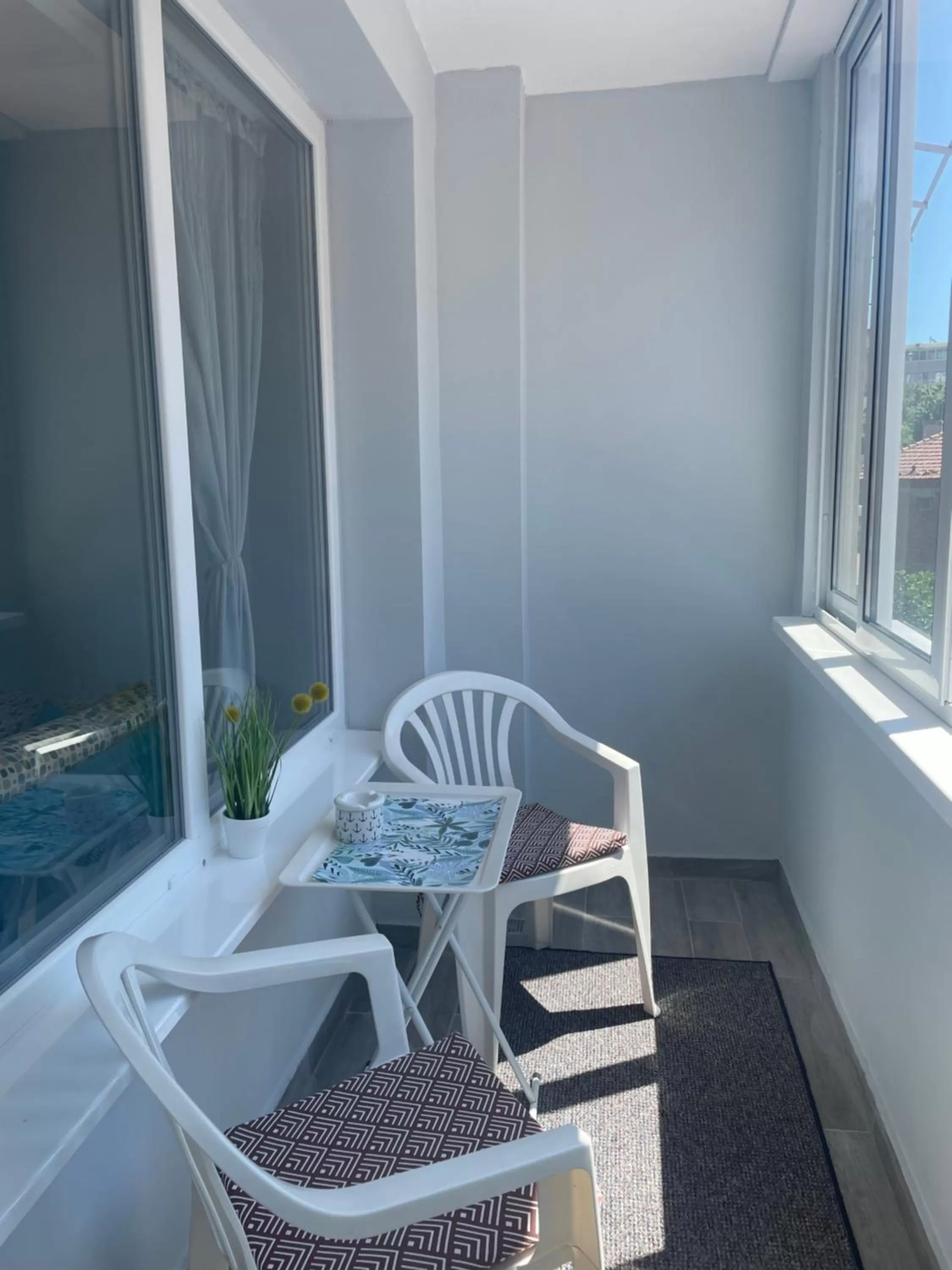 Balcony/Terrace in White Rose Family Guest House