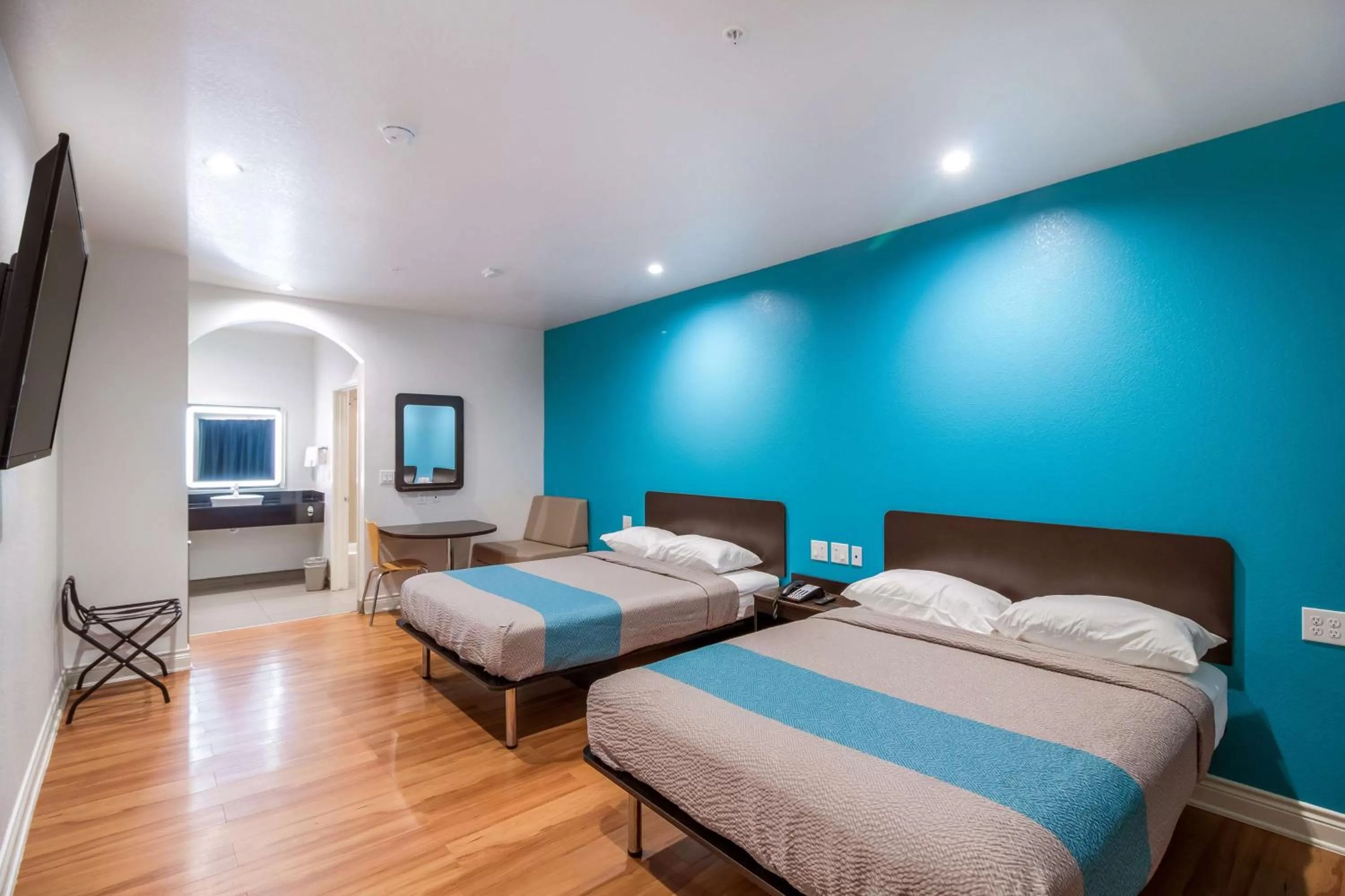 Photo of the whole room, Bed in Motel 6-Houston, TX - North