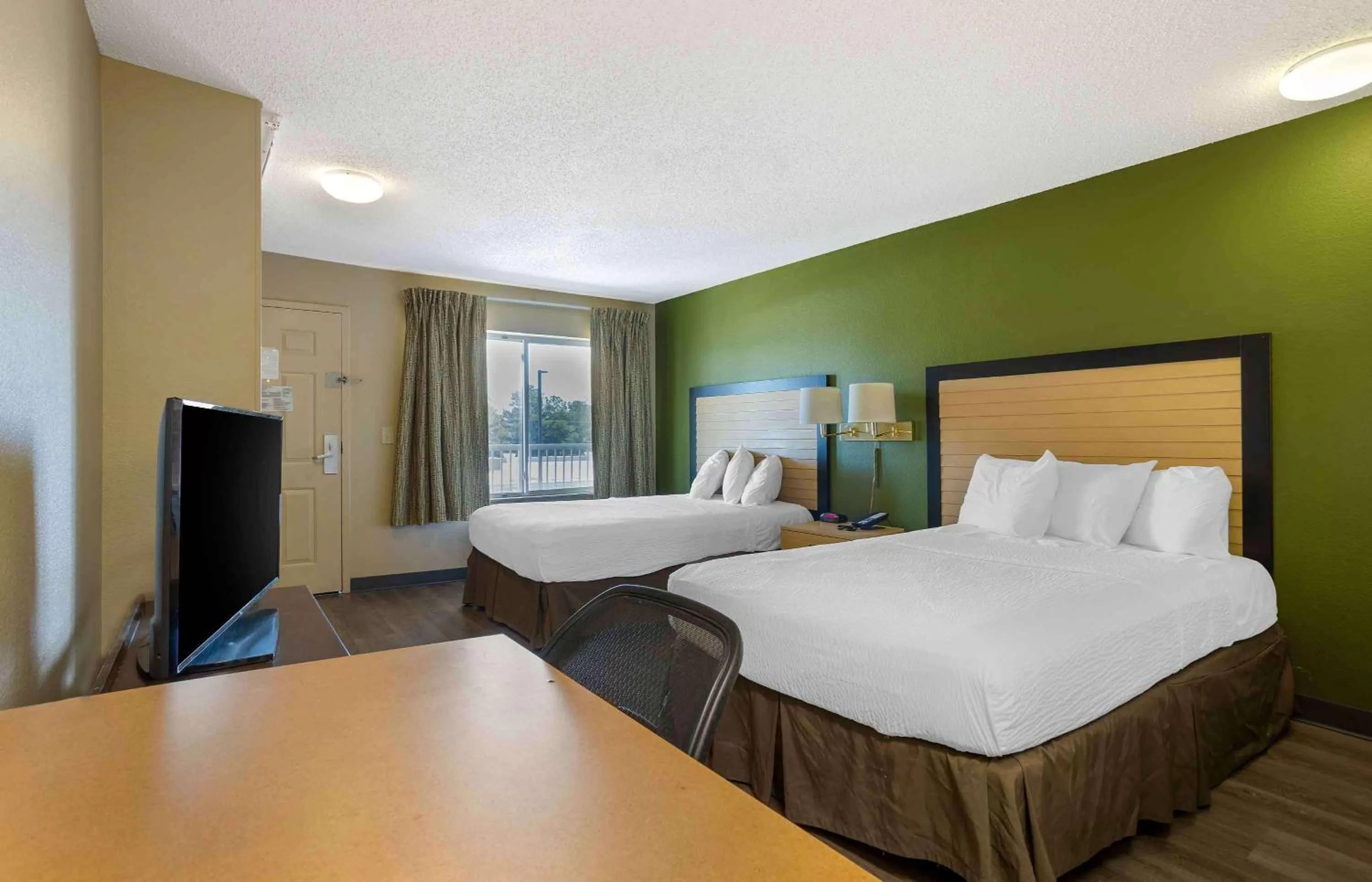 Bedroom, Bed in Extended Stay America Suites - Houston - The Woodlands