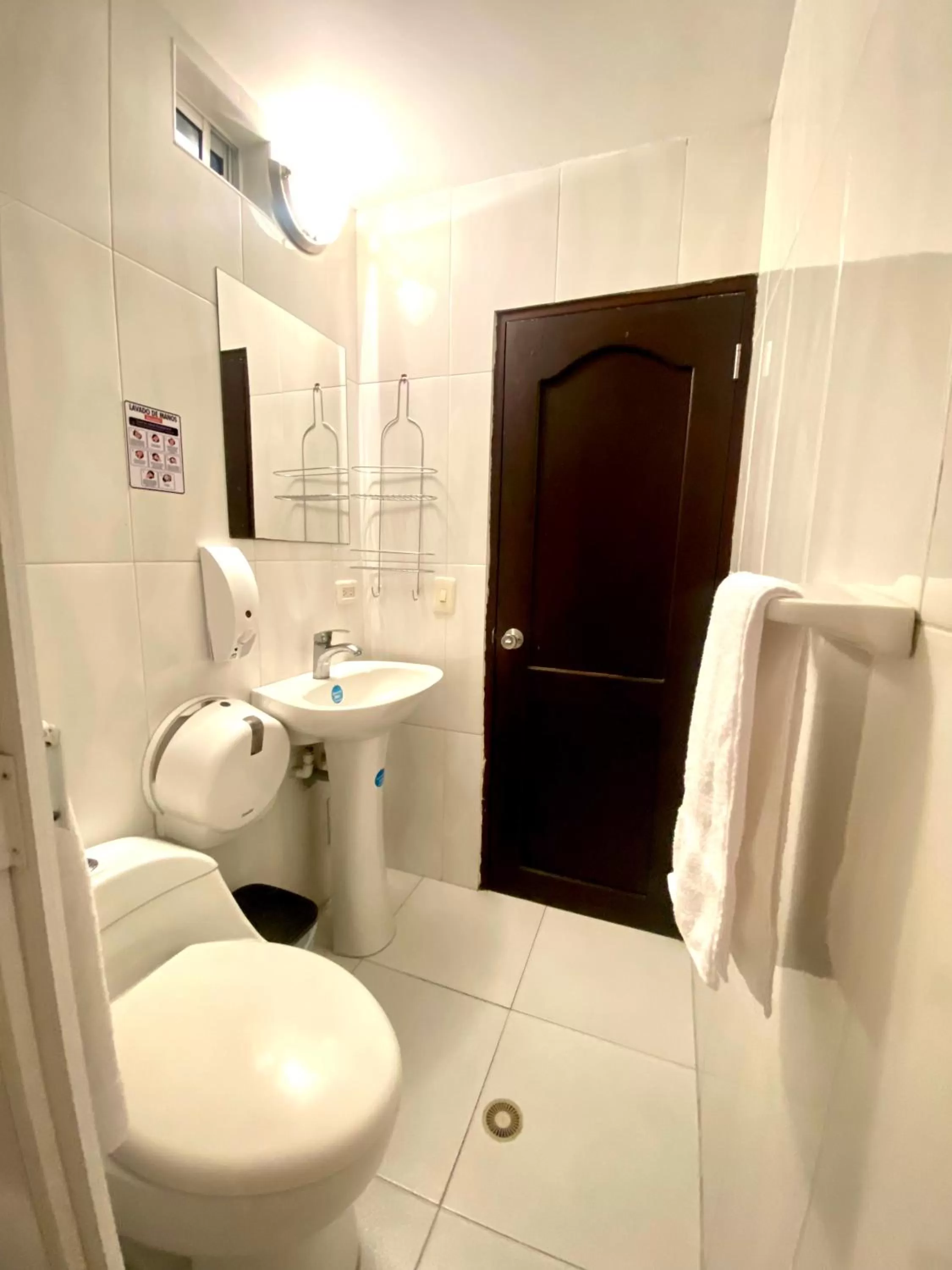 Bathroom in Hotel Parque de los Novios Inn