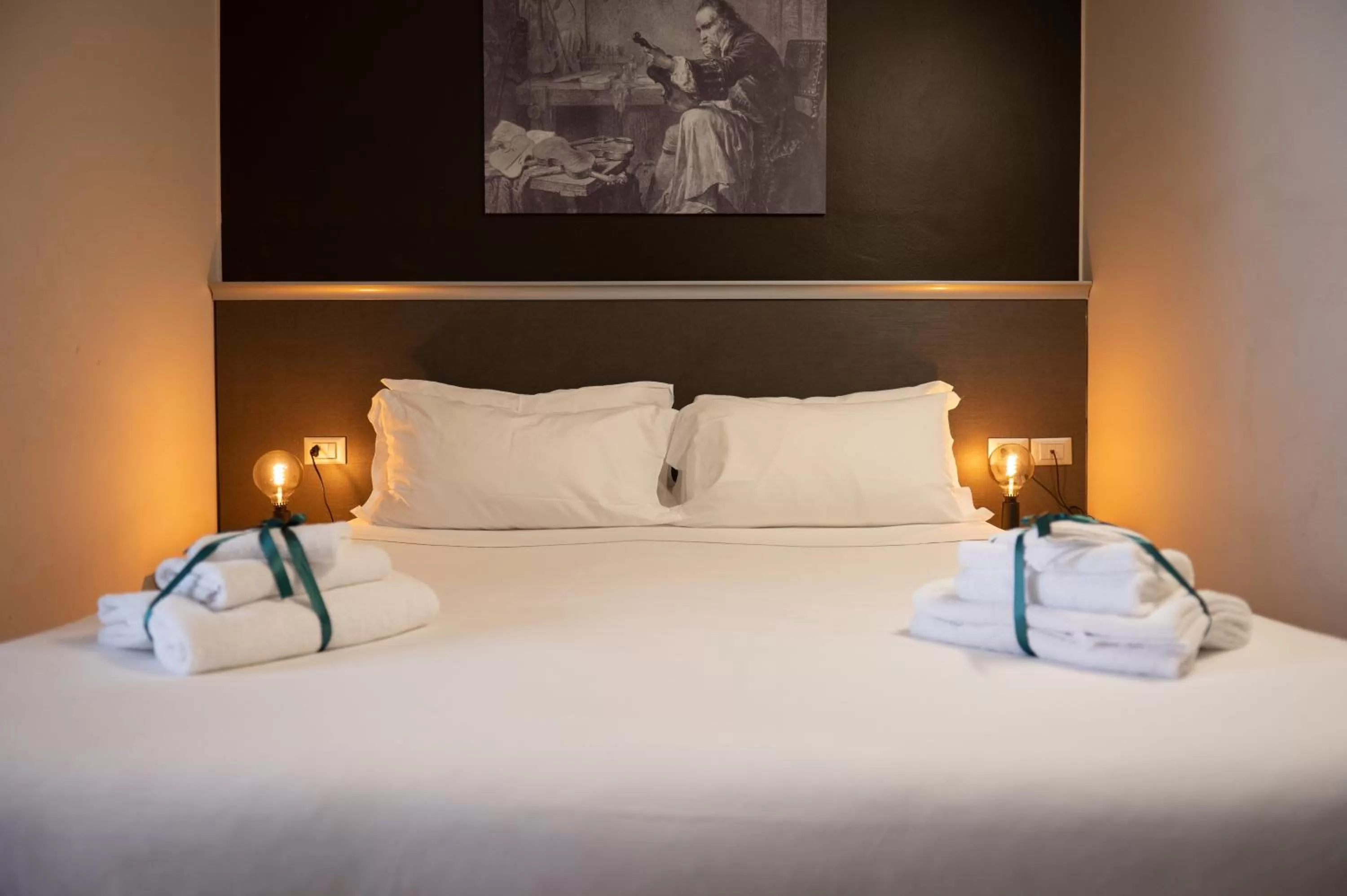 Bed in Hotel Duomo Cremona