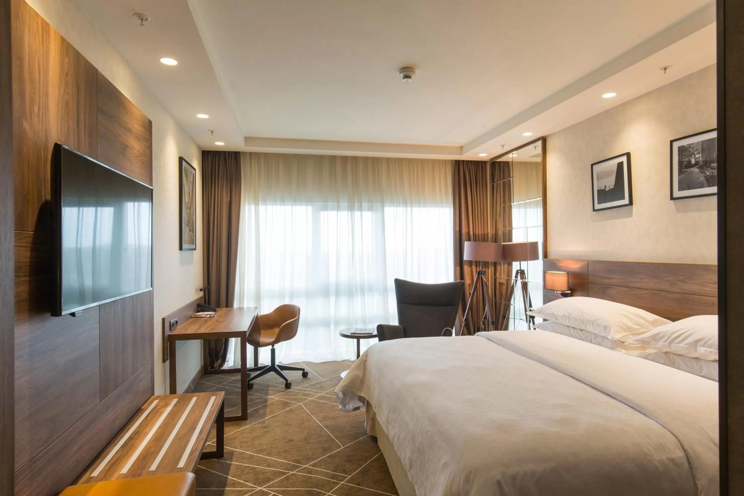 Photo of the whole room, Bed in Sheraton Novi Sad