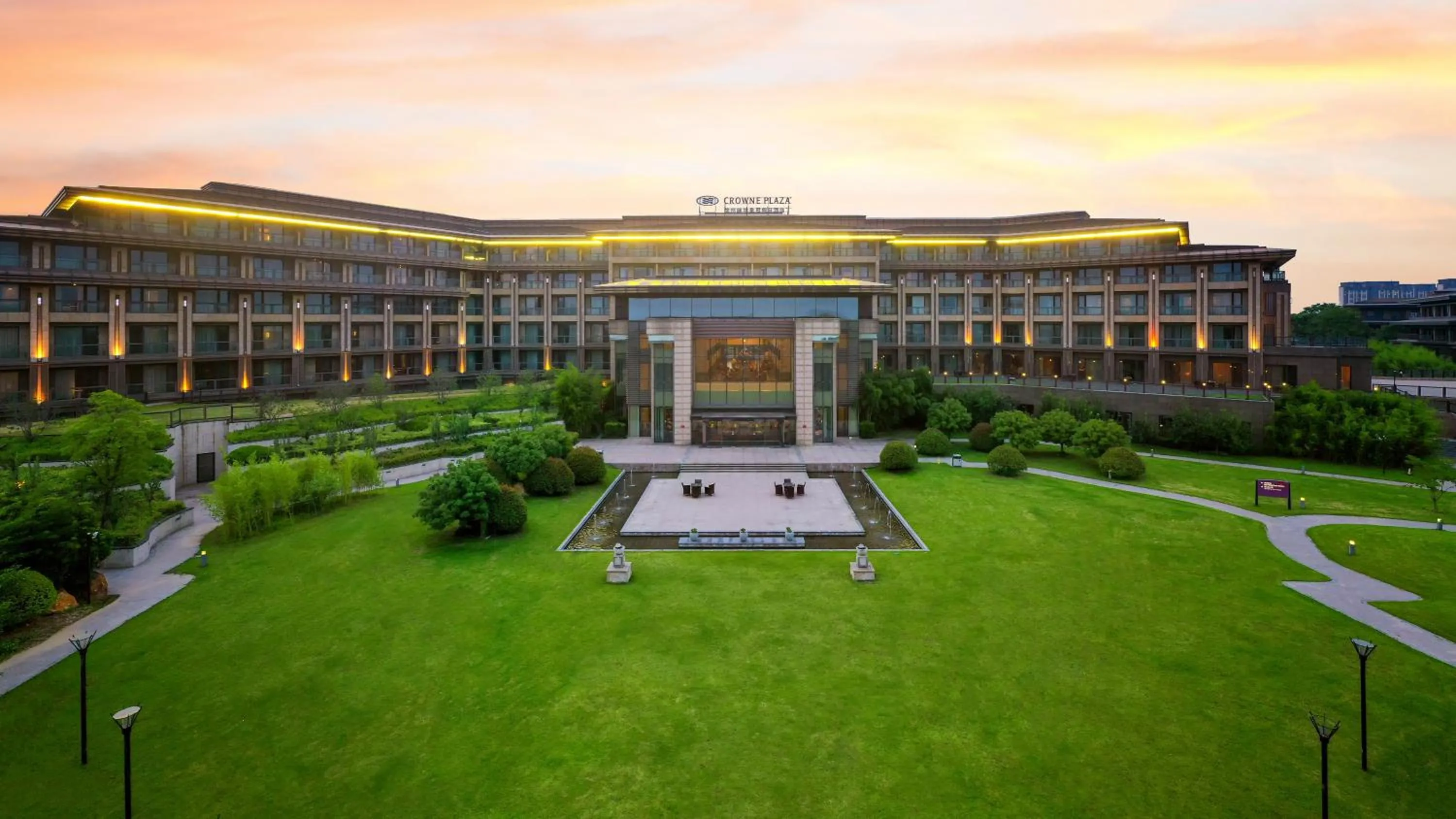Property building in Crowne Plaza Xuzhou Dalong Lake by IHG