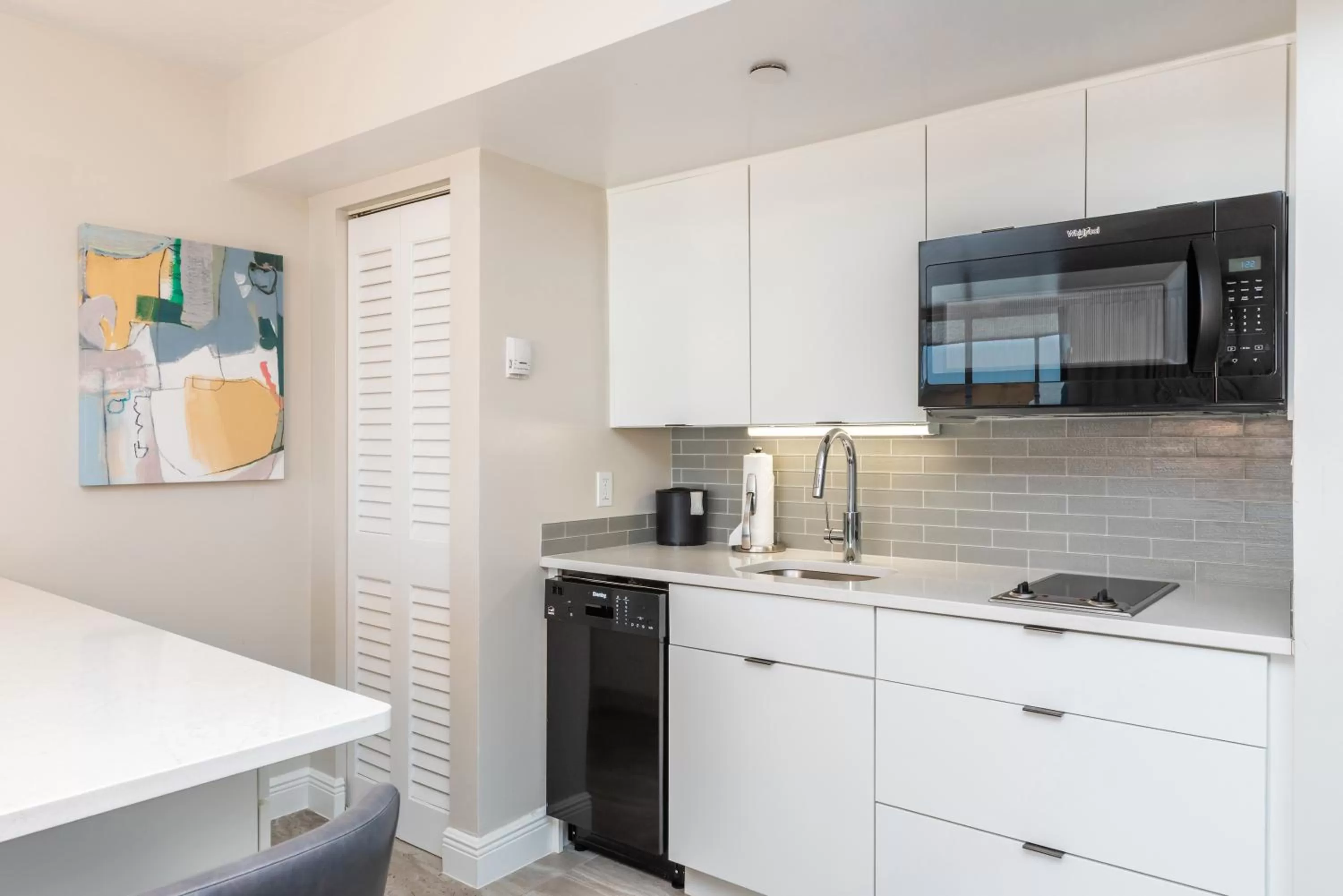 Gulf View One Bedroom Deluxe Suite in Diamond Head Beach Resort