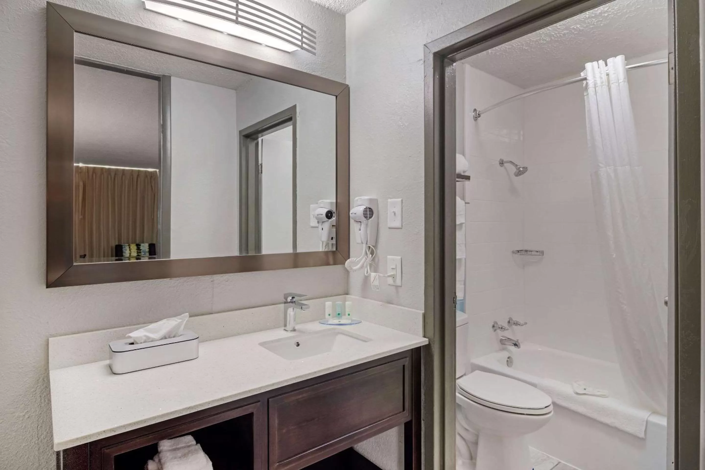 Bathroom in Quality Inn & Suites Cartersville South