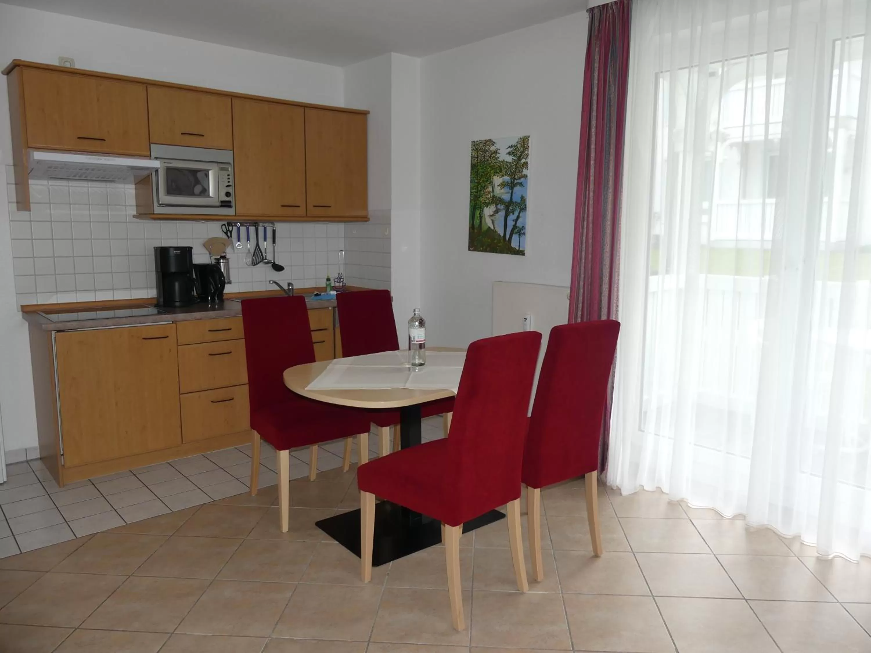 Kitchen or kitchenette, Kitchen/Kitchenette in Apartmenthaus Binzer Sterne