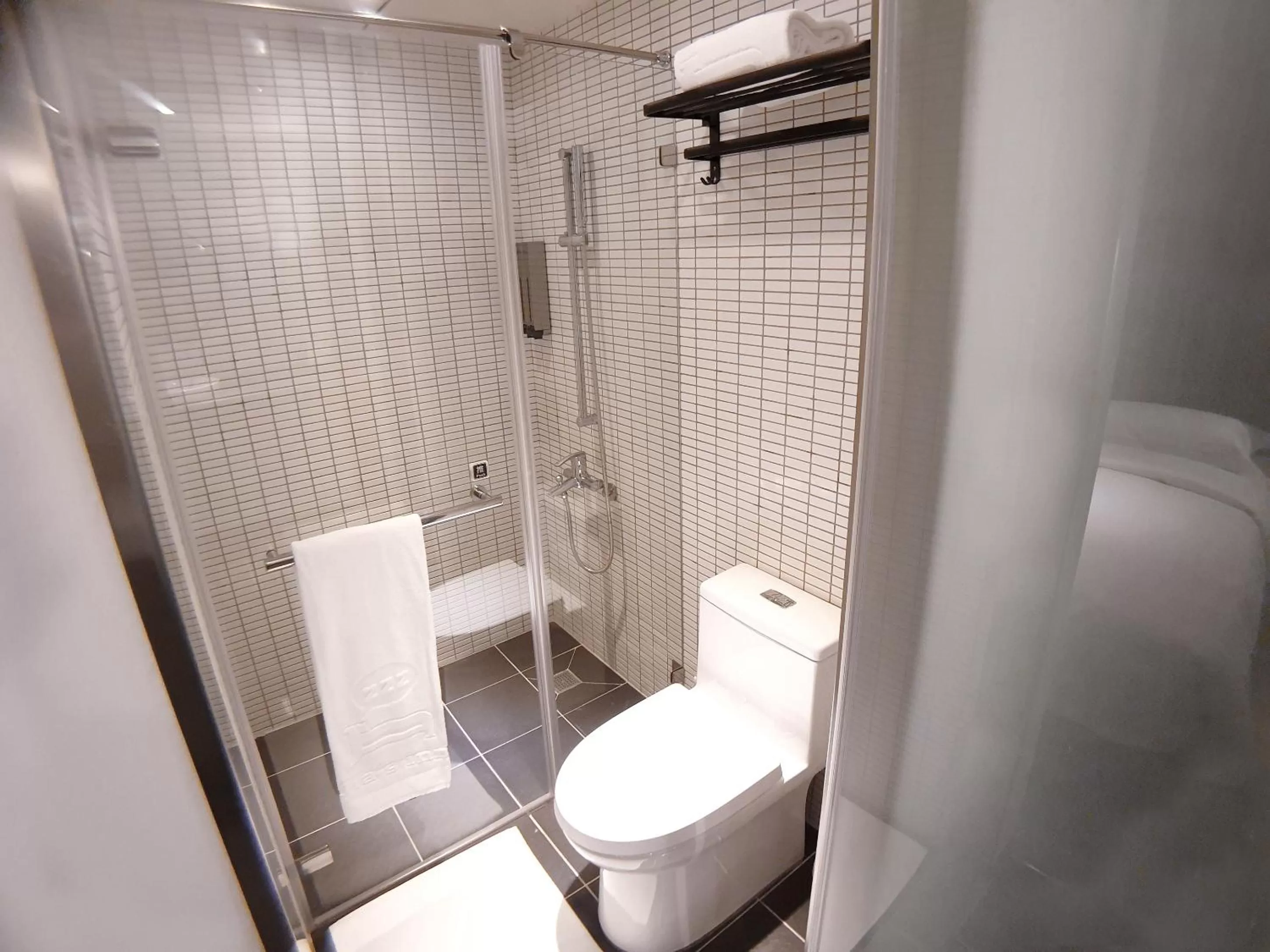 Shower in River inn Station