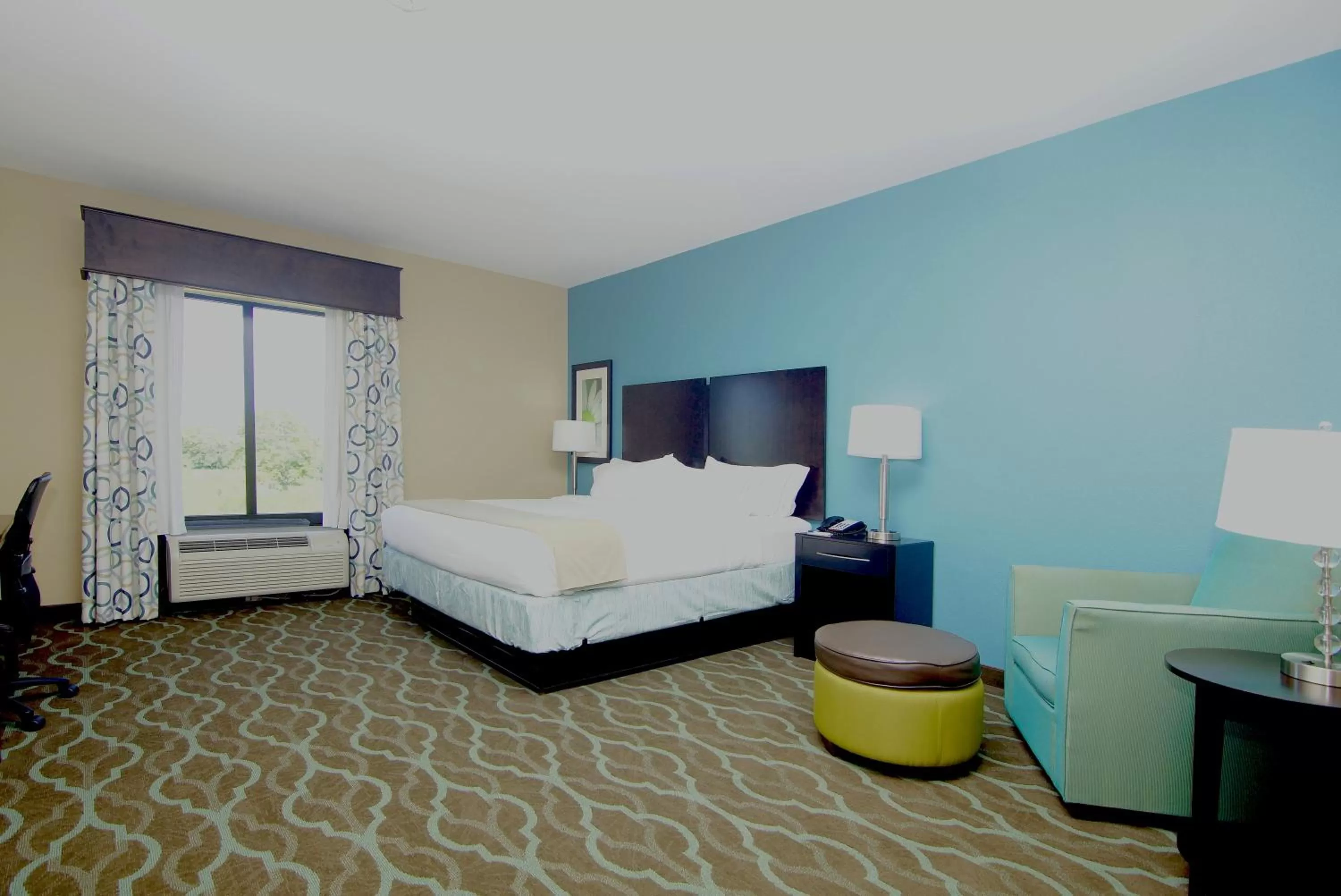 Photo of the whole room, Bed in Holiday Inn Express Hotels & Suites Cuero by IHG