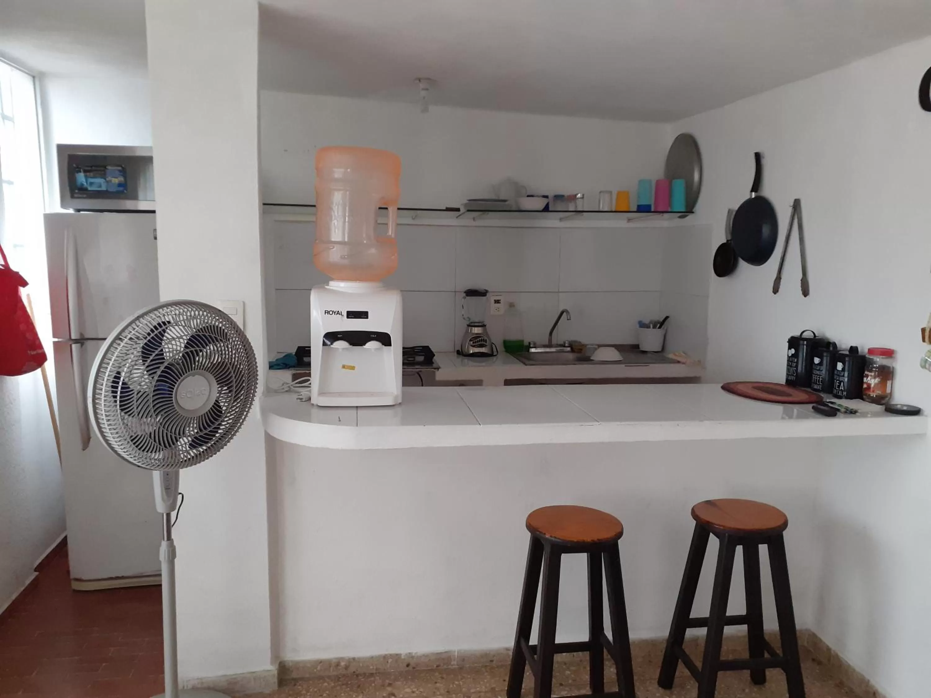 Communal lounge/ TV room in Thelmar Rooms Cancun