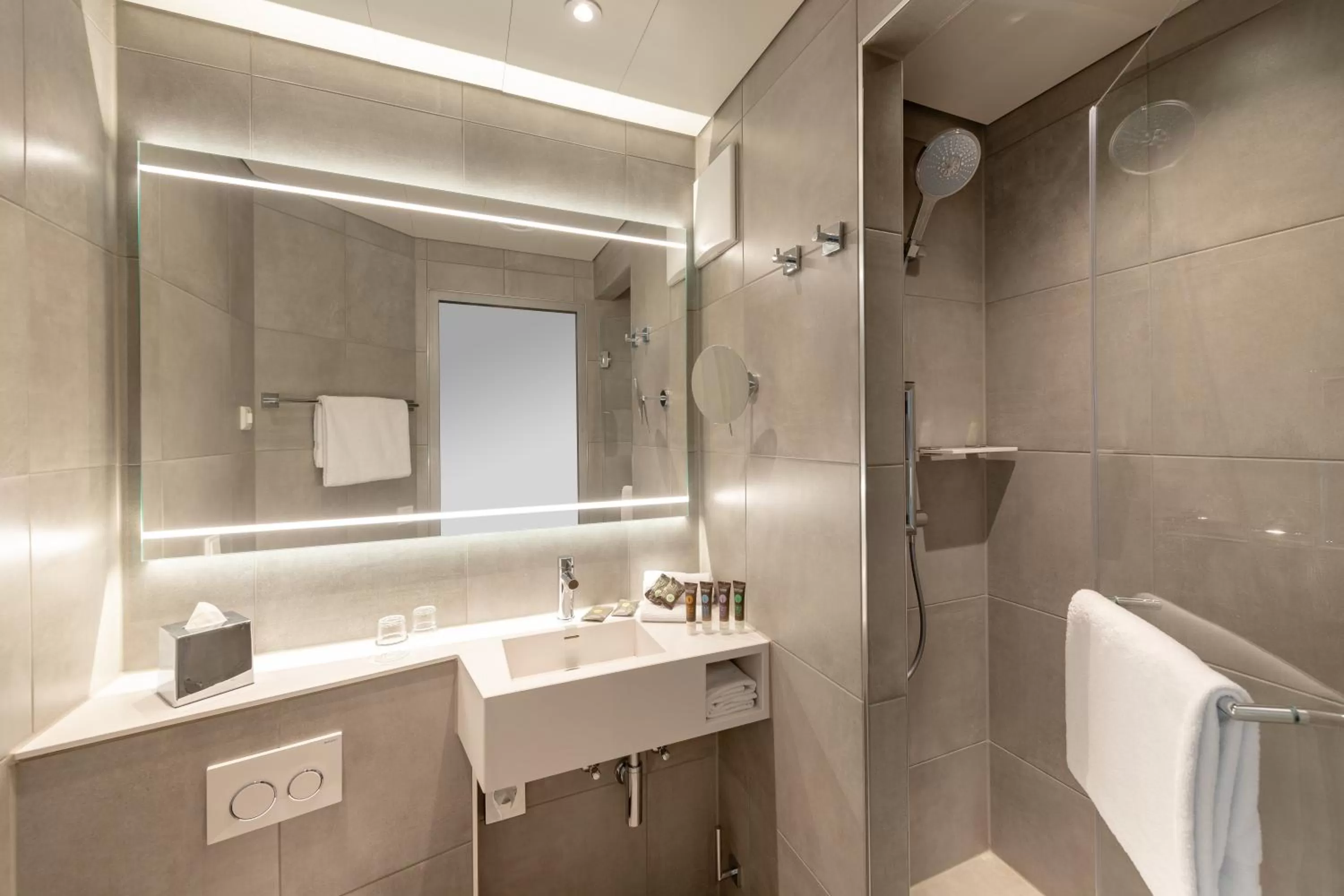 Bathroom in Novotel München Messe