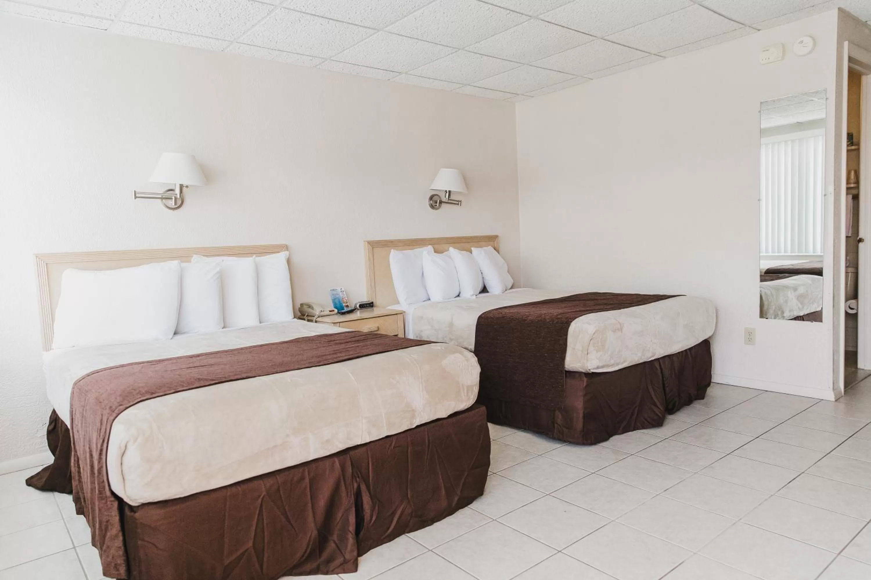 Bed in Heart of Wildwood Motel