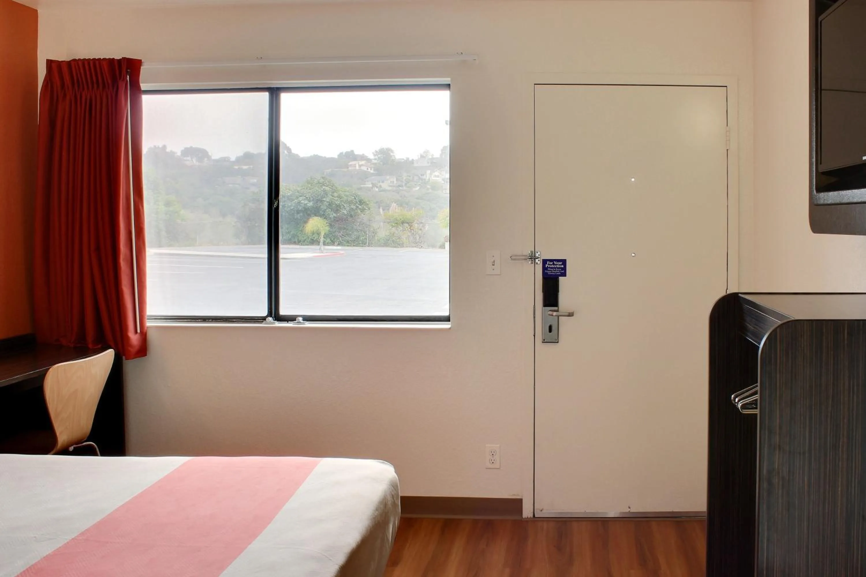 Bedroom, Bed in Motel 6-Pismo Beach, CA