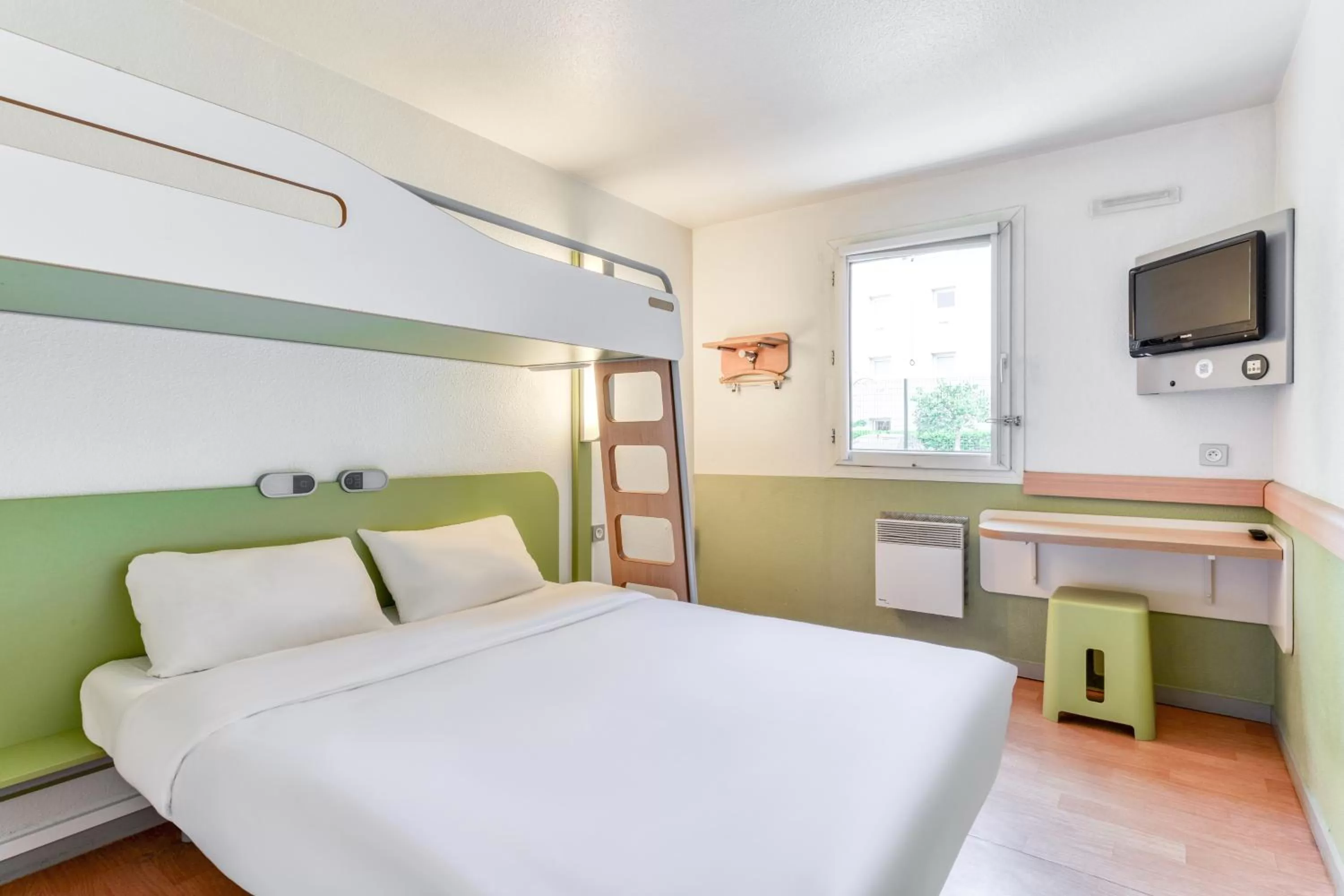 Double Room with Bunk Bed in B&B HOTEL Montpellier Sud Lattes