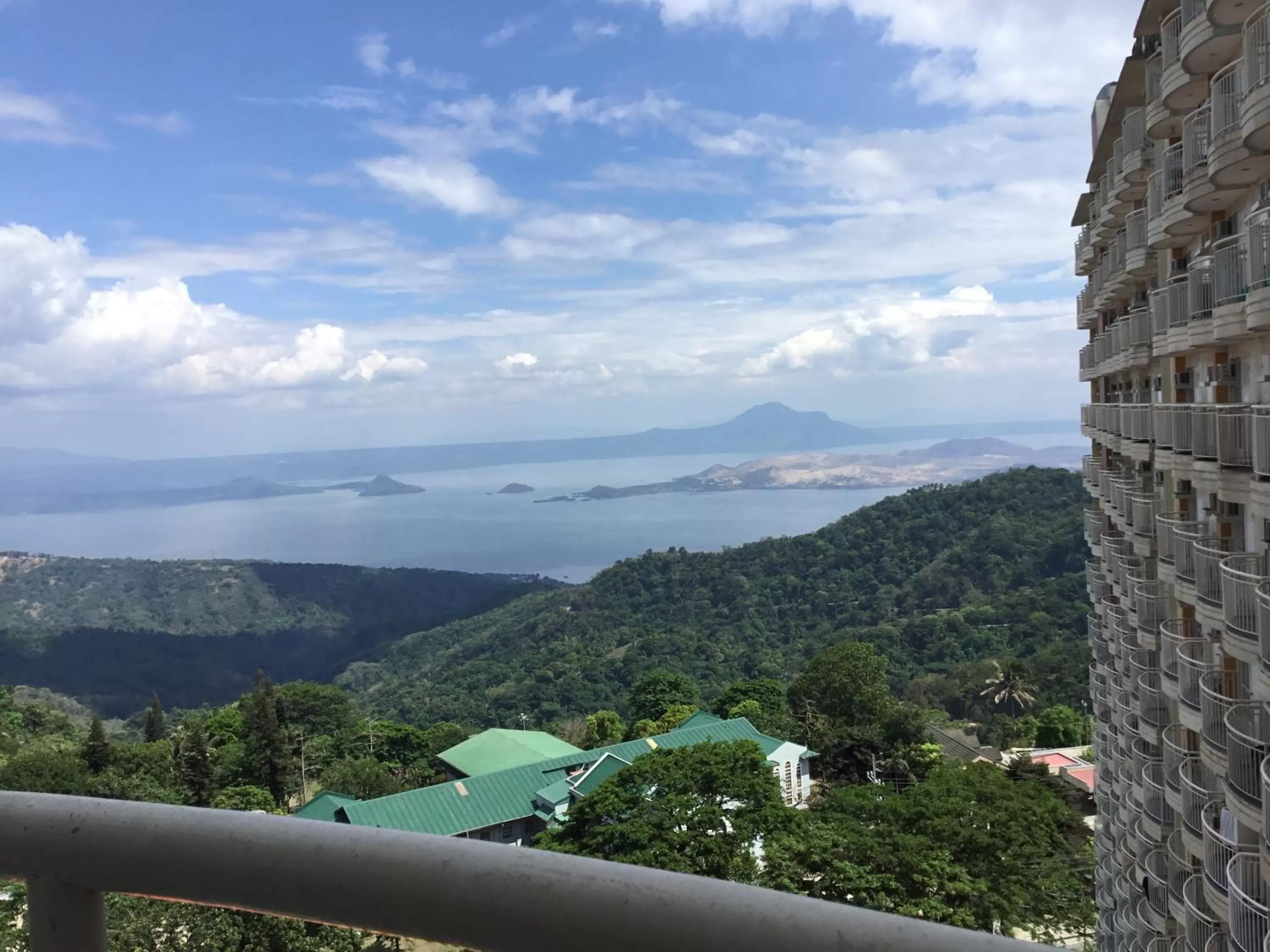 Condo with Free Swimming Pool & Viewing Deck