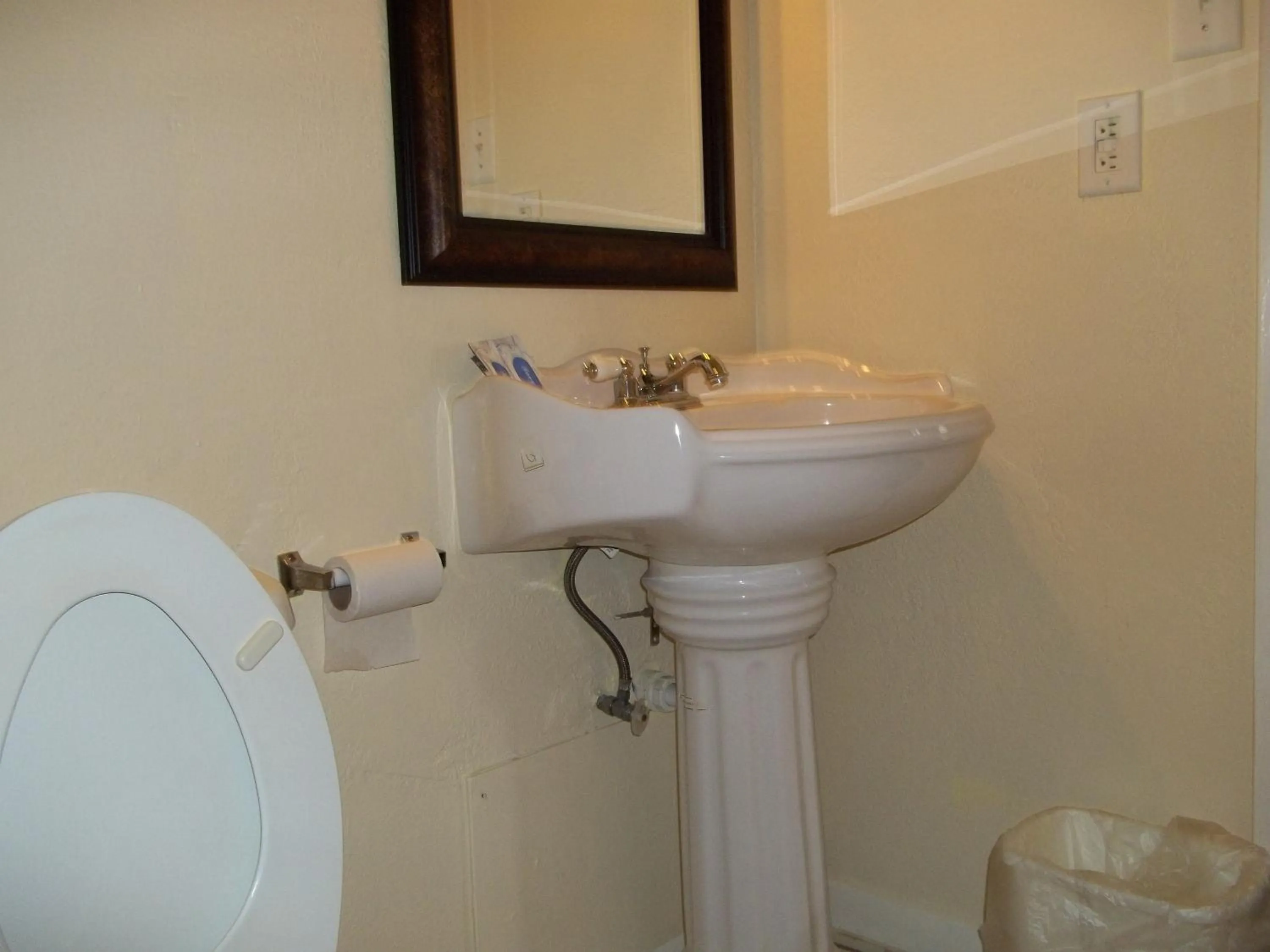 Bathroom in Scottish Inns Galveston