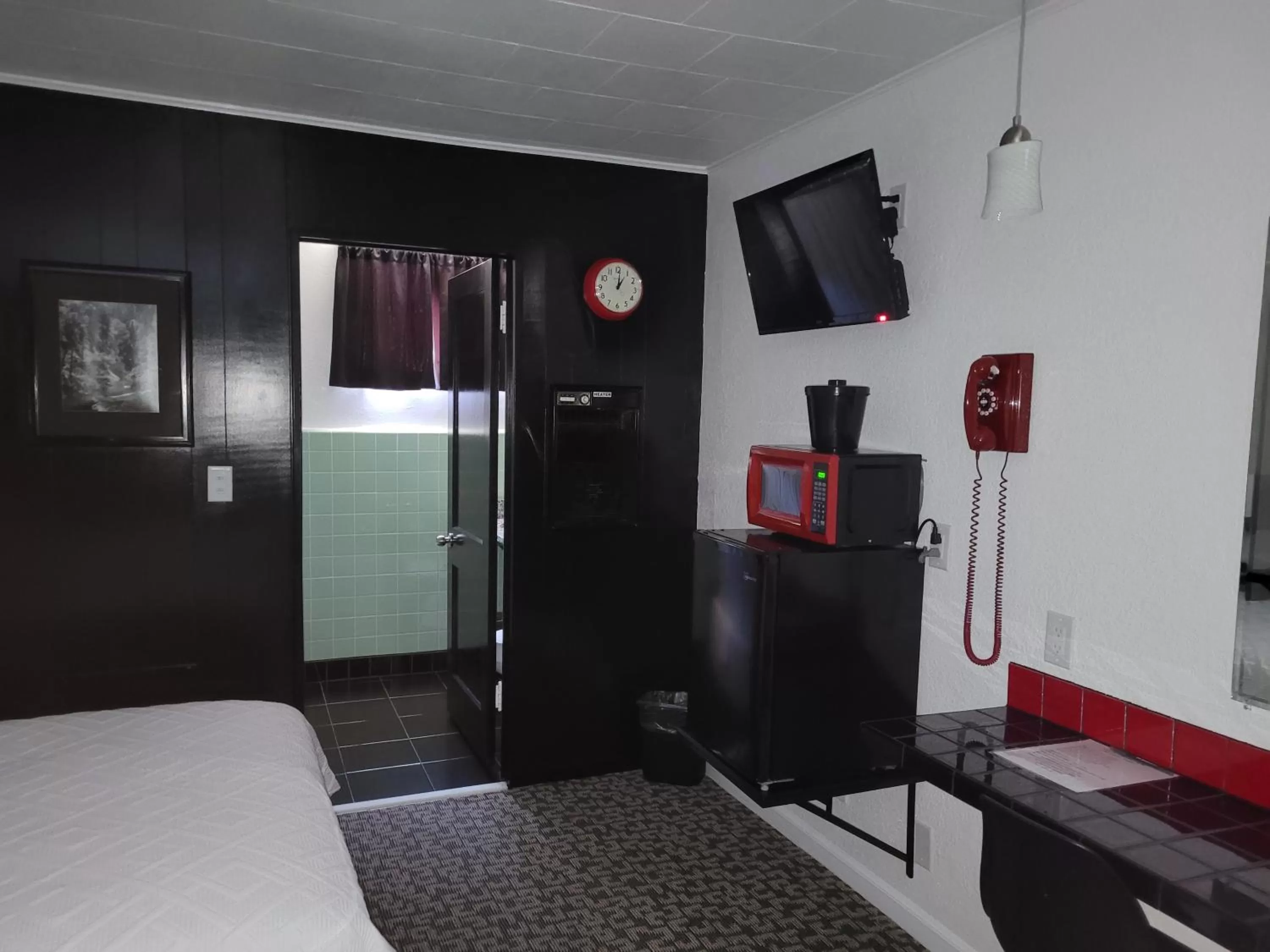 TV and multimedia, Bed in Rocket Motel