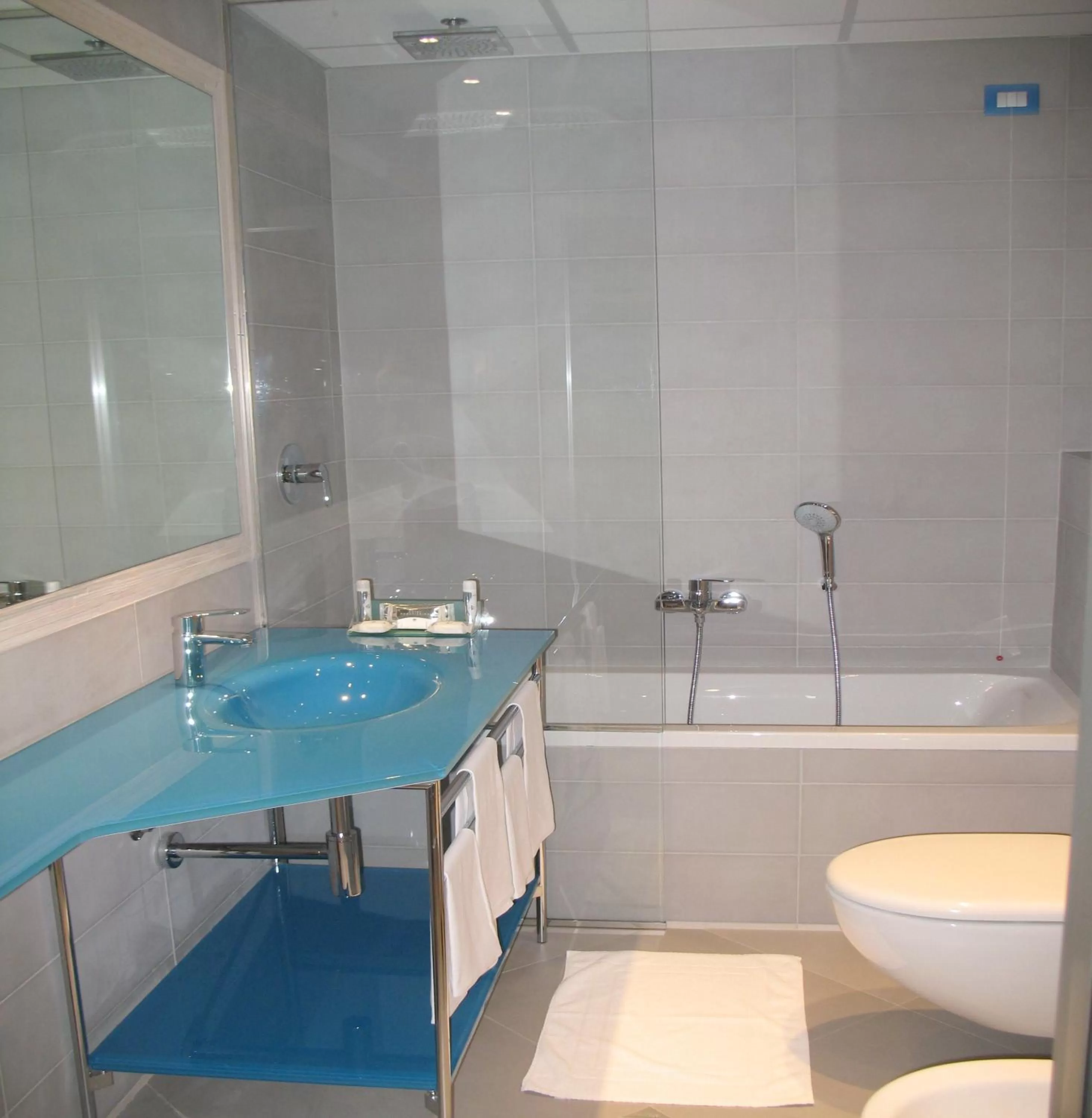 Bathroom in Hotel Domenichino