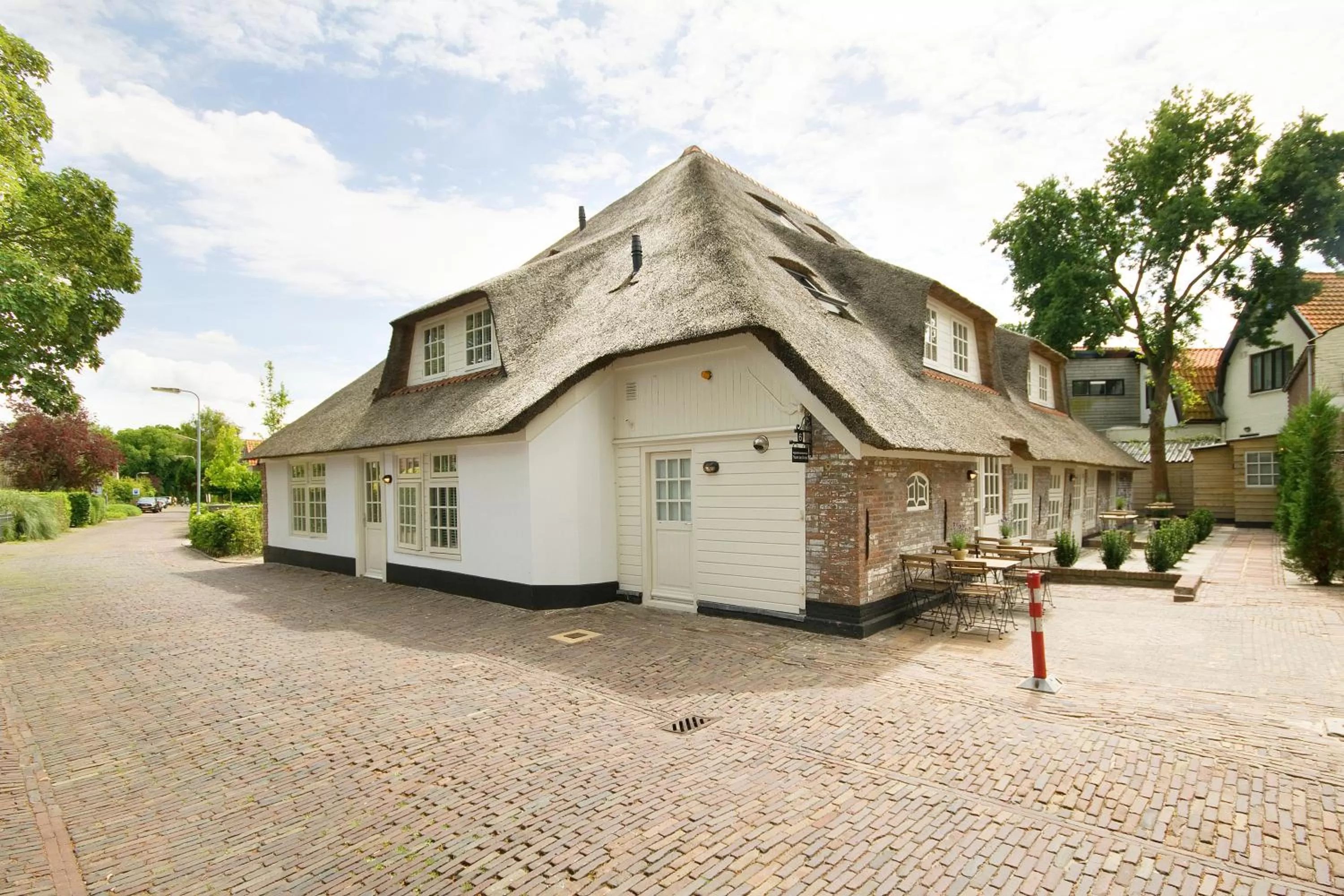Facade/entrance, Property Building in "Karel de Grote" Bergen