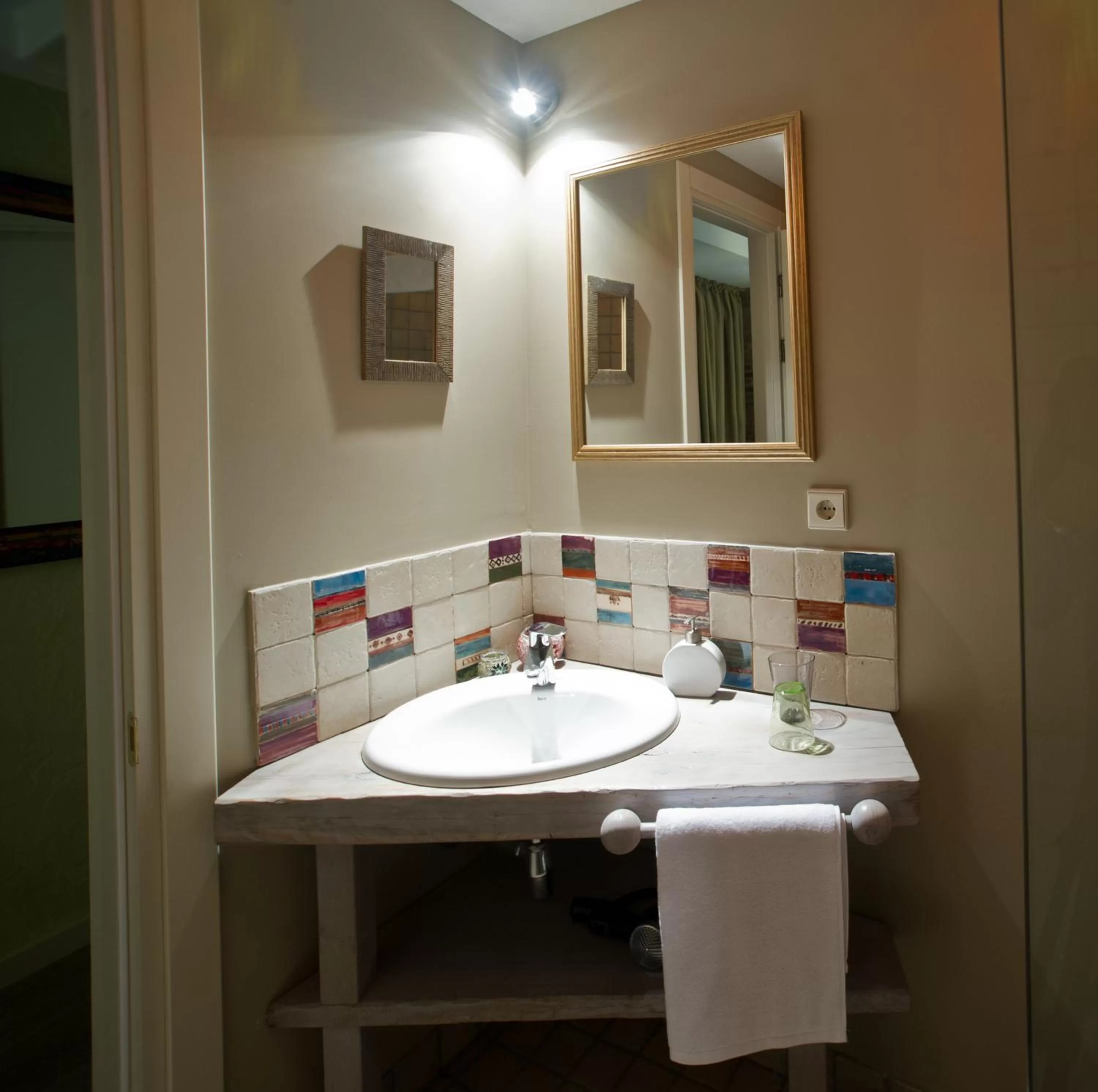 Shower in No12 Boutique Hotel