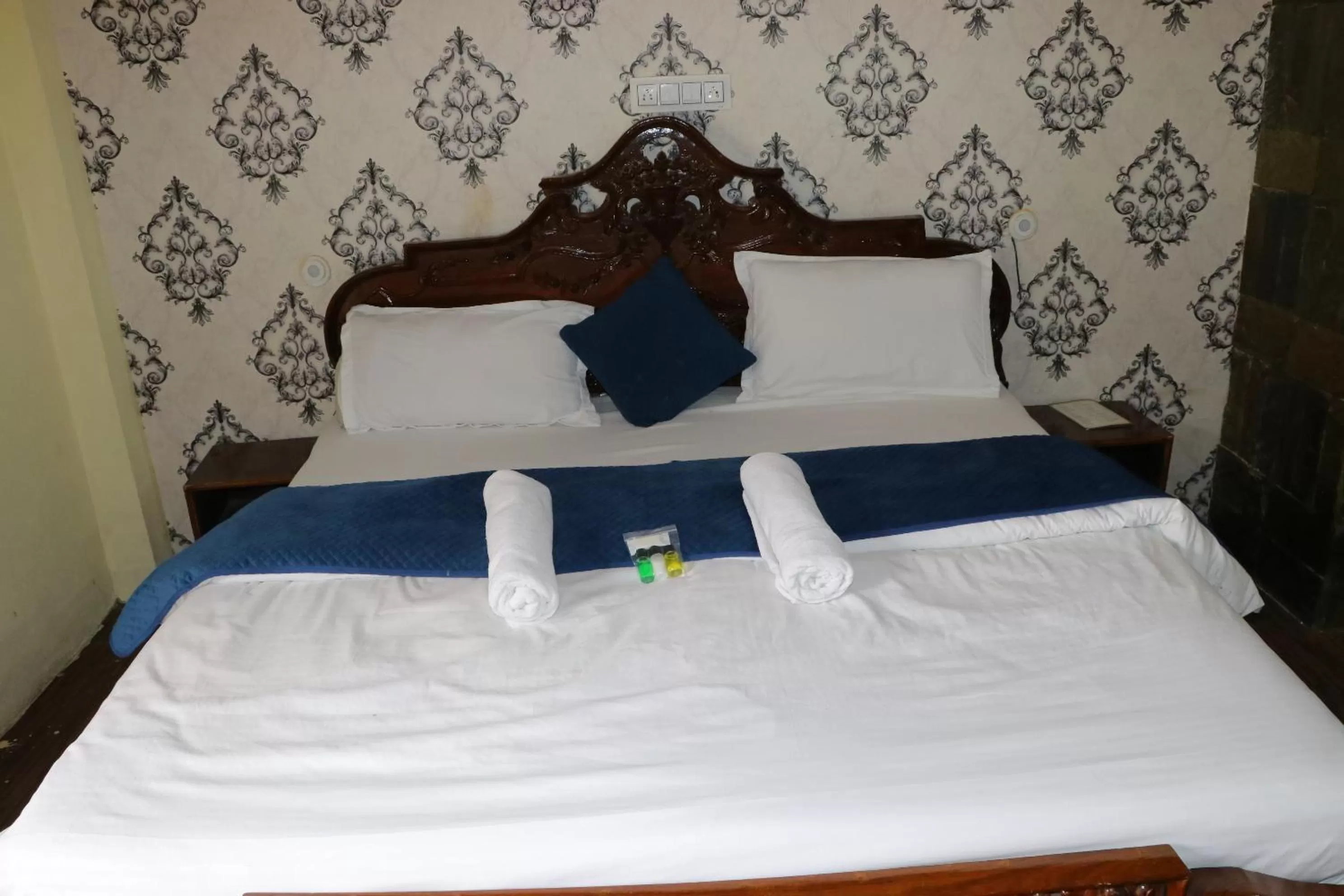 Bed in The Maurvi Inn