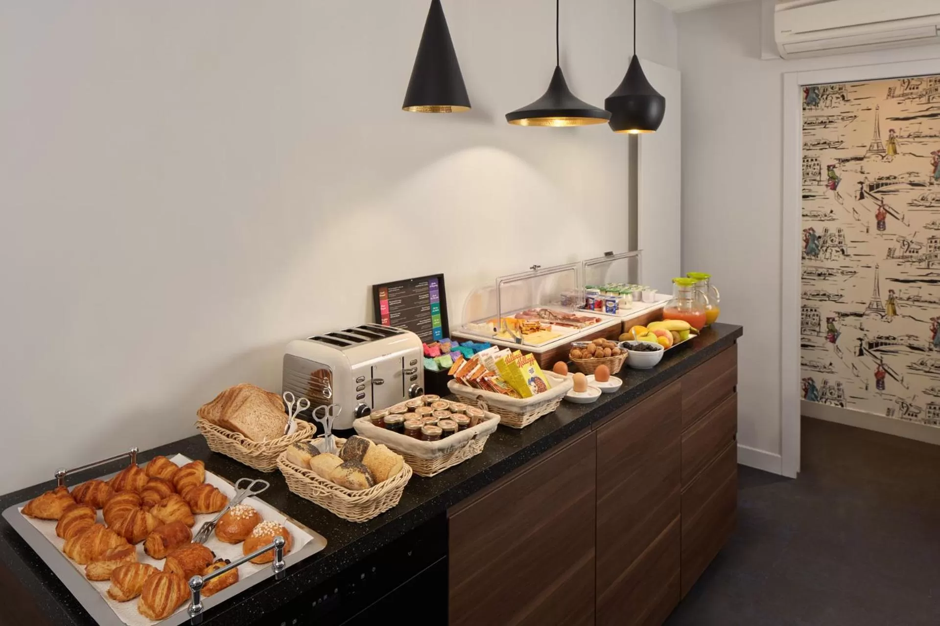 Restaurant/places to eat in Hôtel Harvey