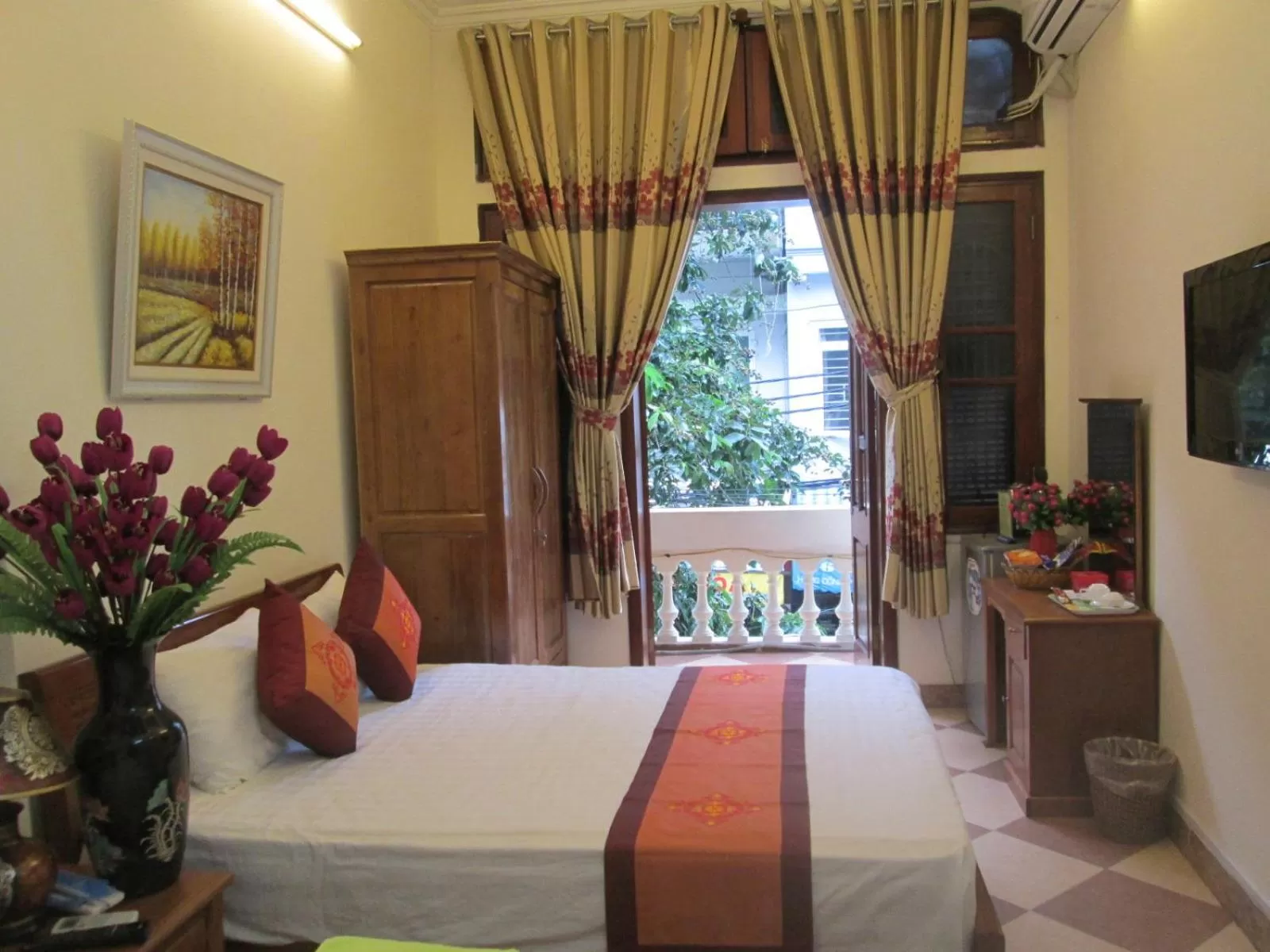 Photo of the whole room, Bed in Hanoi Ecogreen Hostel