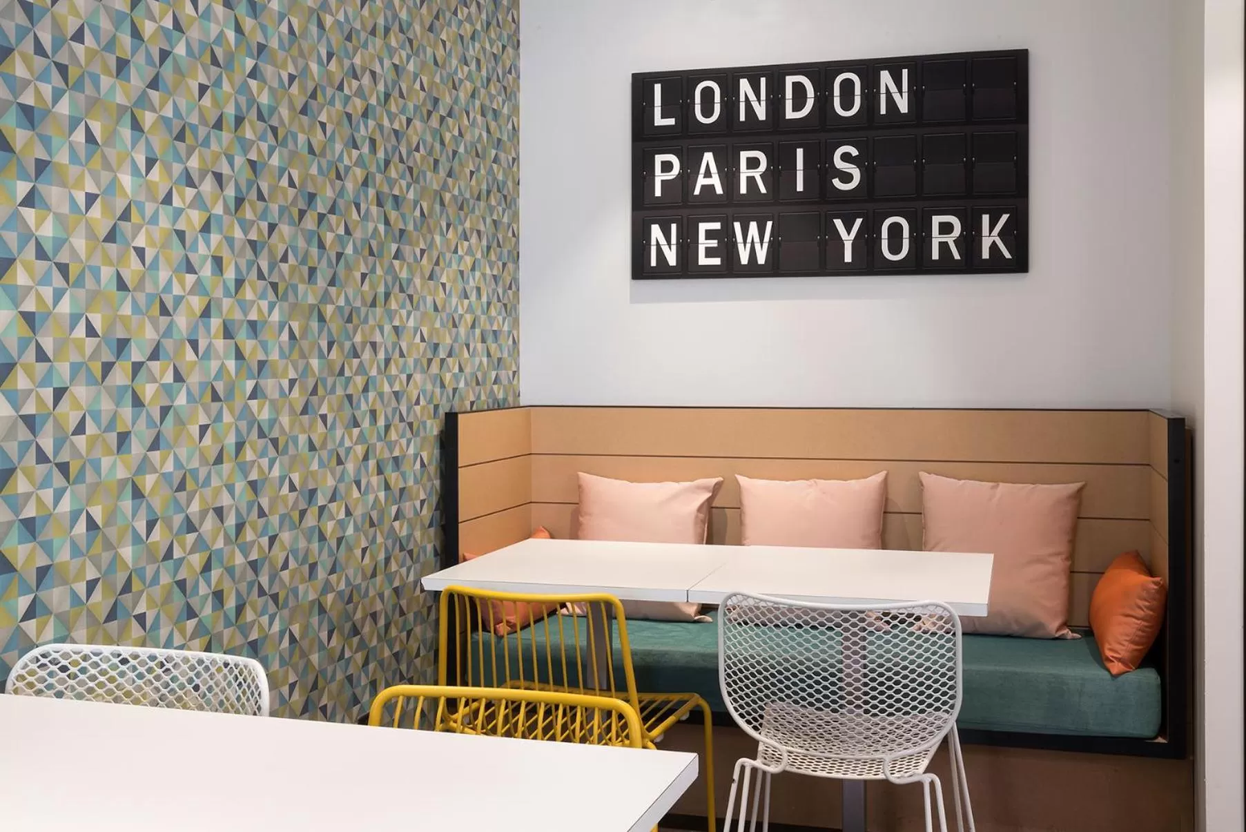 Living room in ibis Styles Macon Centre