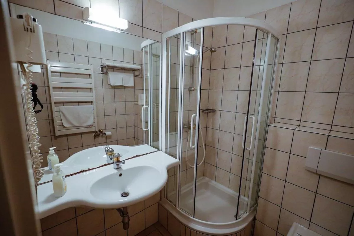 Bathroom in Gőzmalom Étterem és Panzió