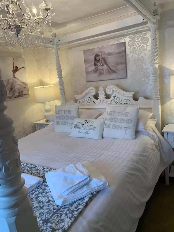 Bed in the swan stoford