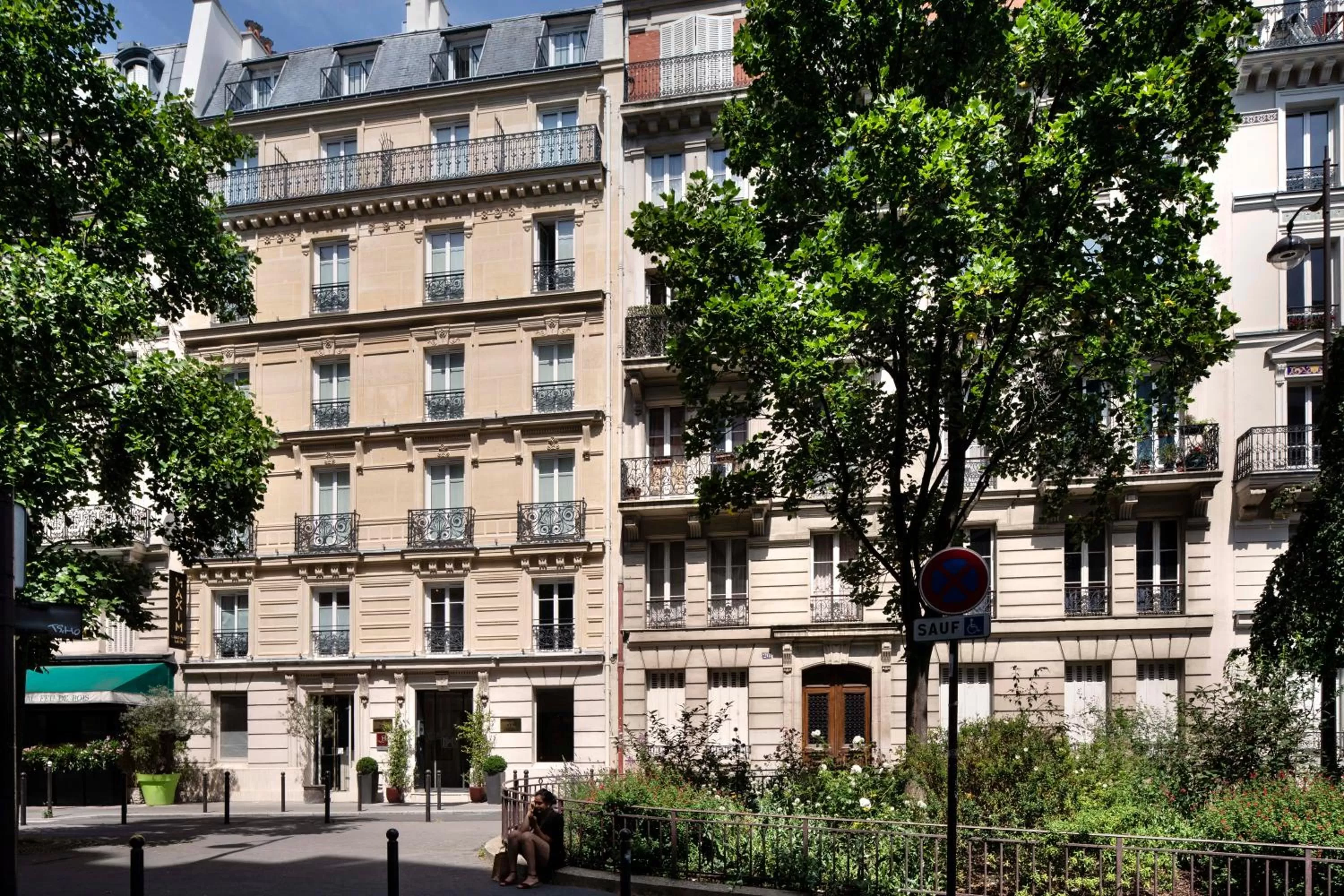 Facade/entrance in Hôtel Maxim Quartier Latin
