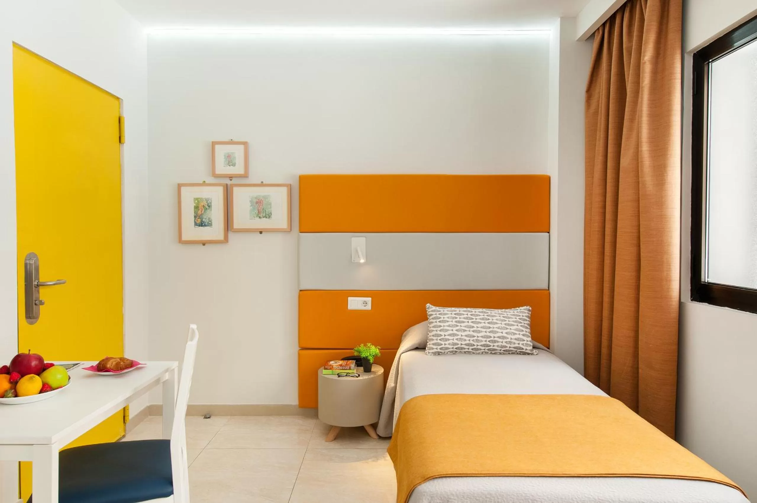 Bedroom, Bed in Hotel Apartamento Bajamar