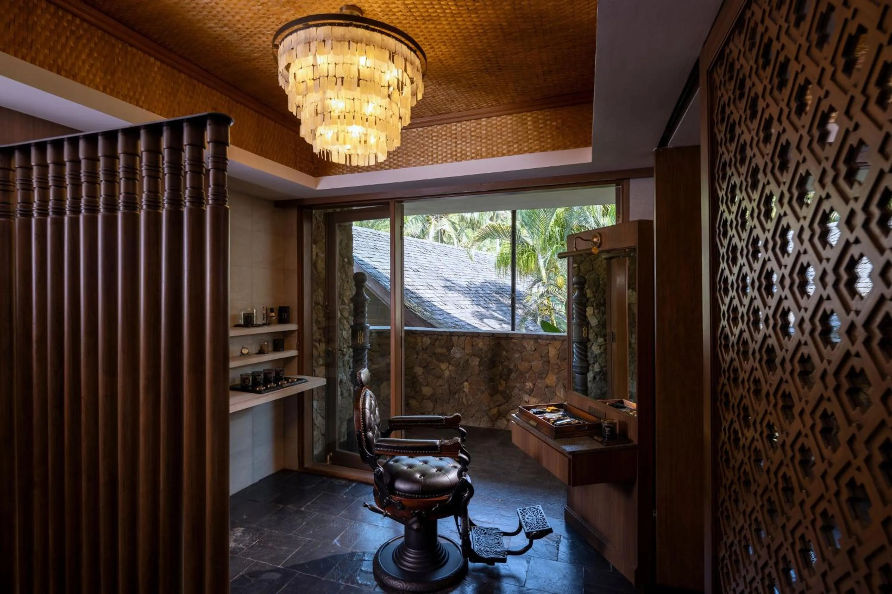 Lounge or bar in Mandapa, a Ritz-Carlton Reserve