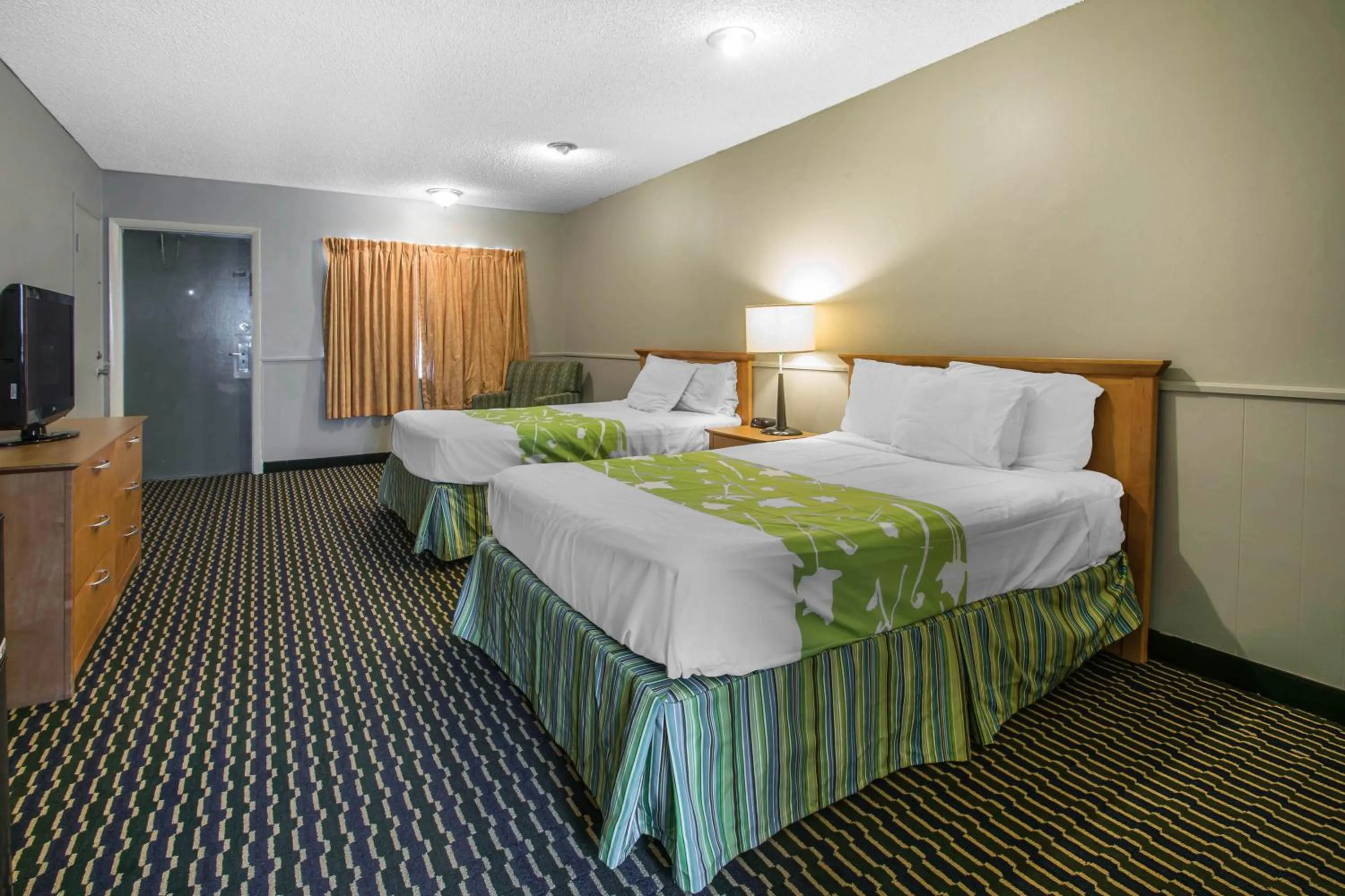 Bedroom, Bed in Rodeway Inn & Suites Winter Haven Chain of Lakes