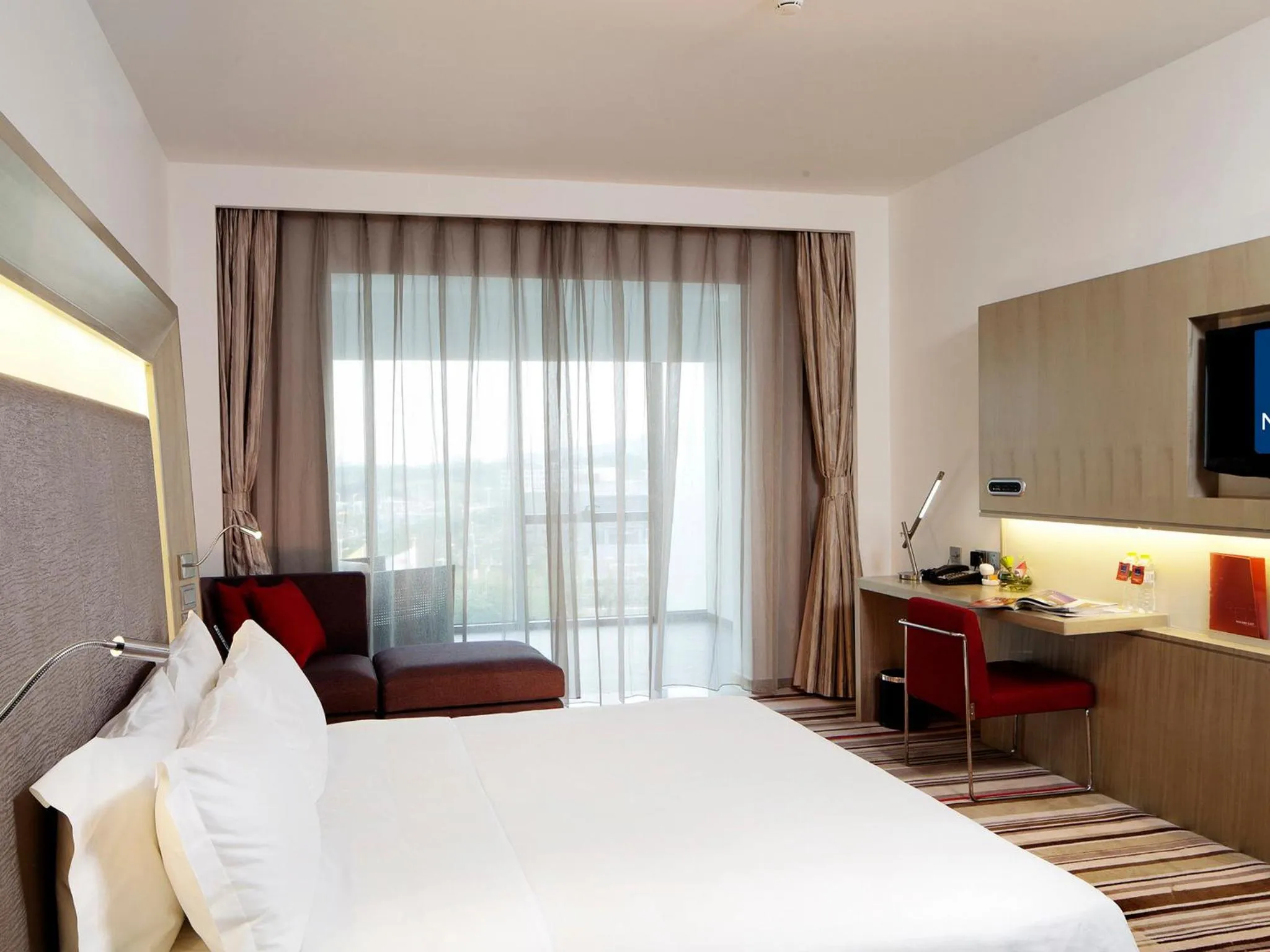 Bed in Novotel Nanjing East Suning