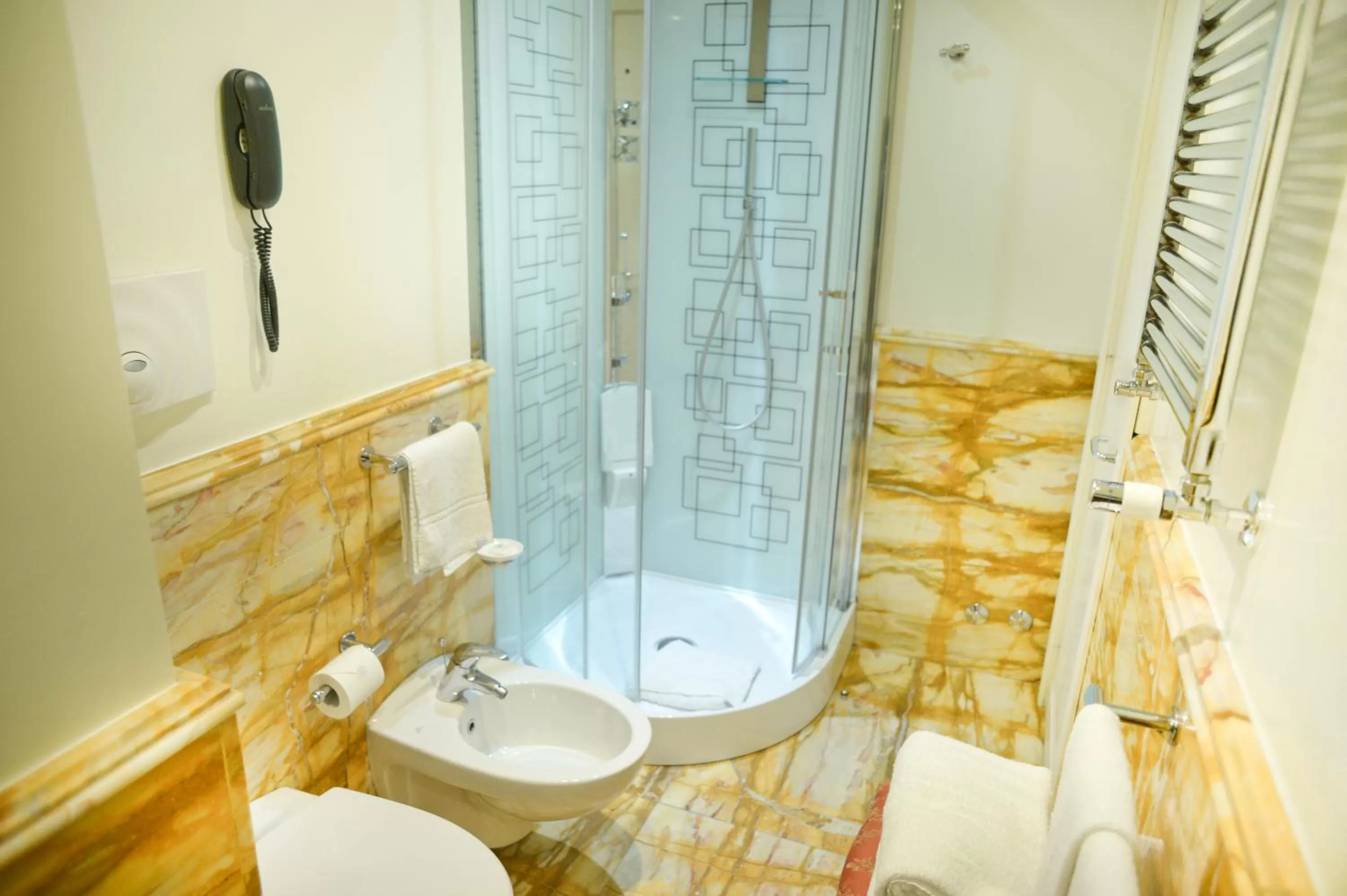 Shower in Trilussa Palace Hotel Congress & Spa