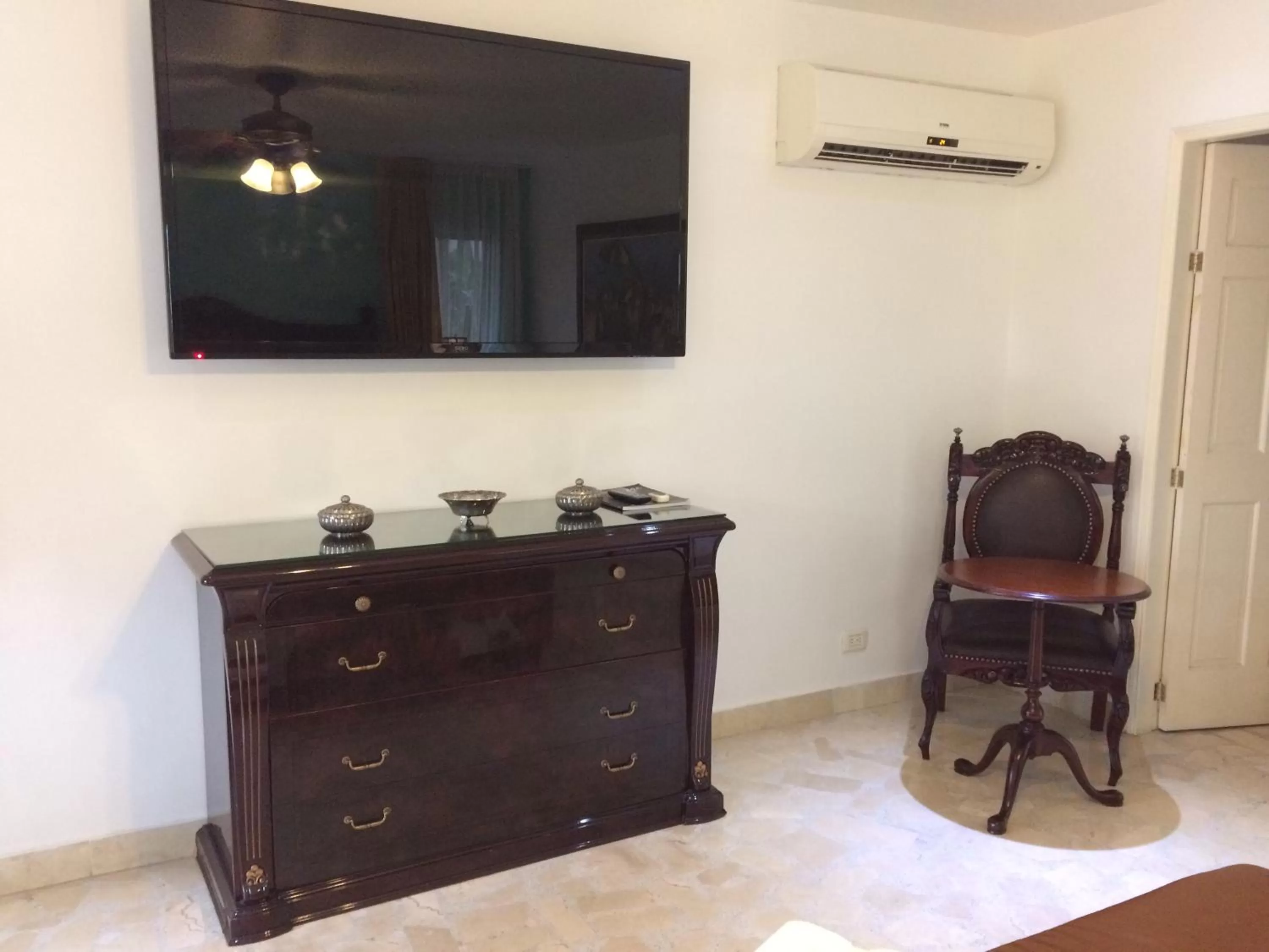 TV and multimedia, TV/Entertainment Center in Hotel Boutique Villa Casuarinas