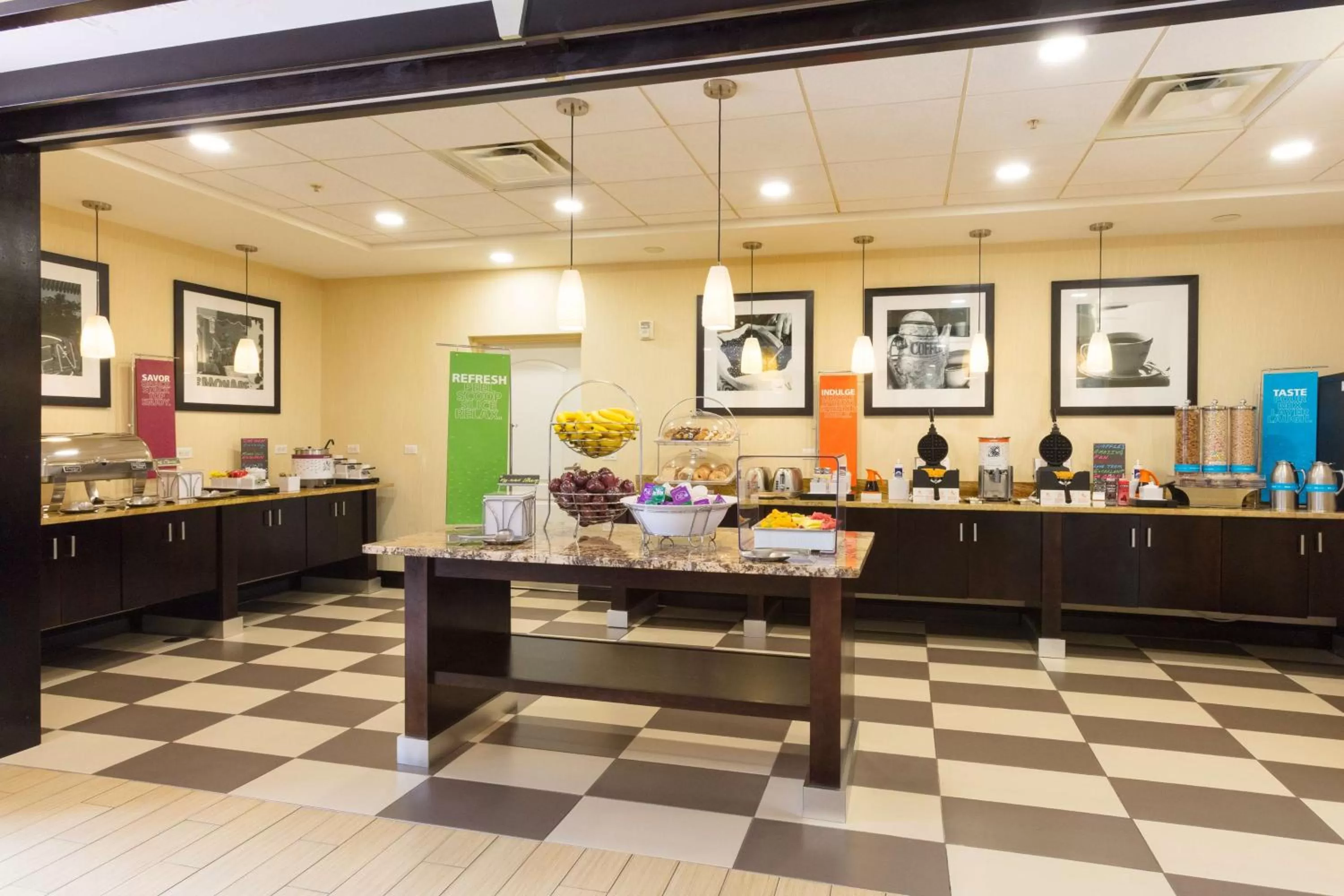 Breakfast in Hampton Inn Daytona Beach/Beachfront