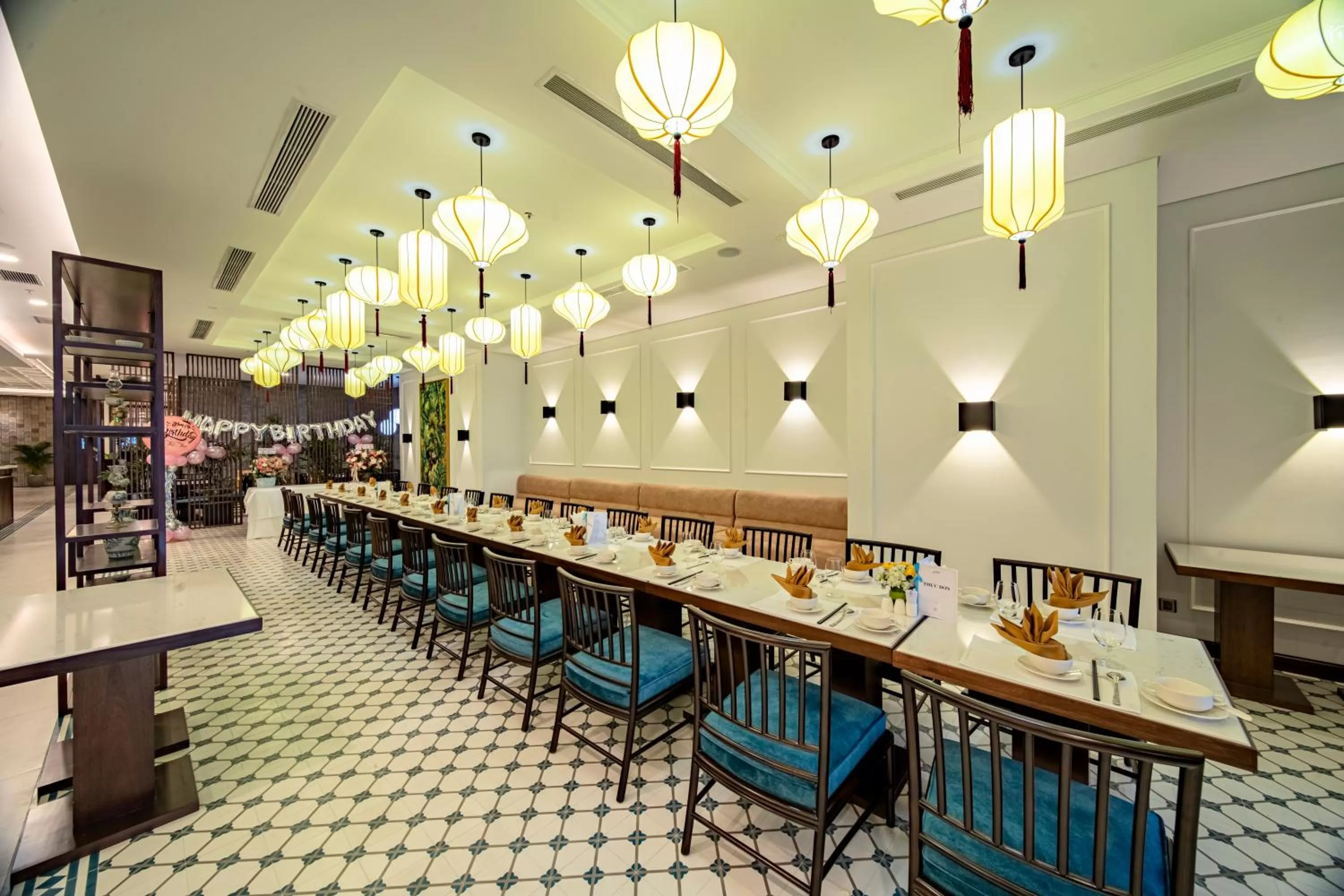 Restaurant/places to eat in Potique Hotel