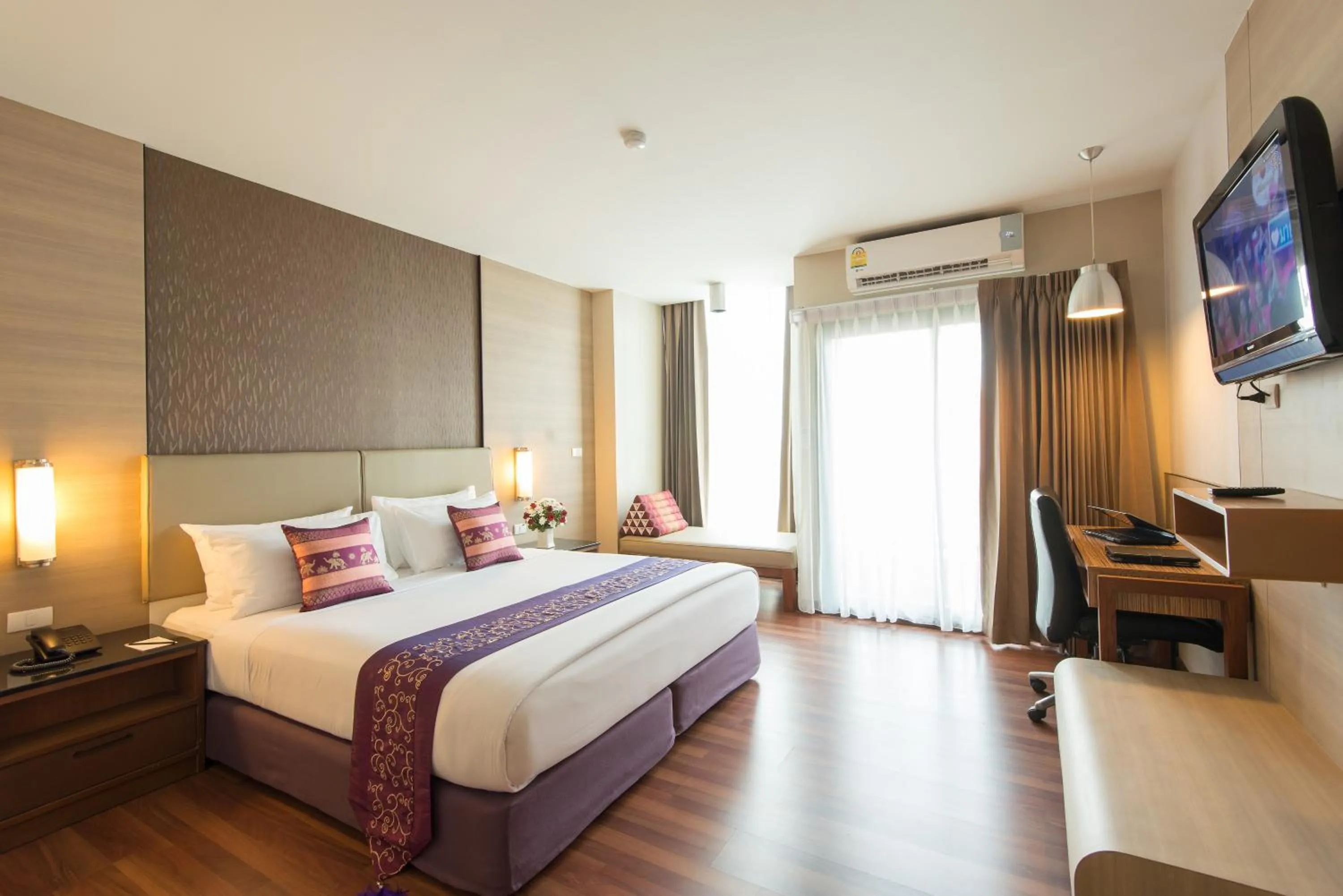 Bed in Marsi Hotel Bangkok