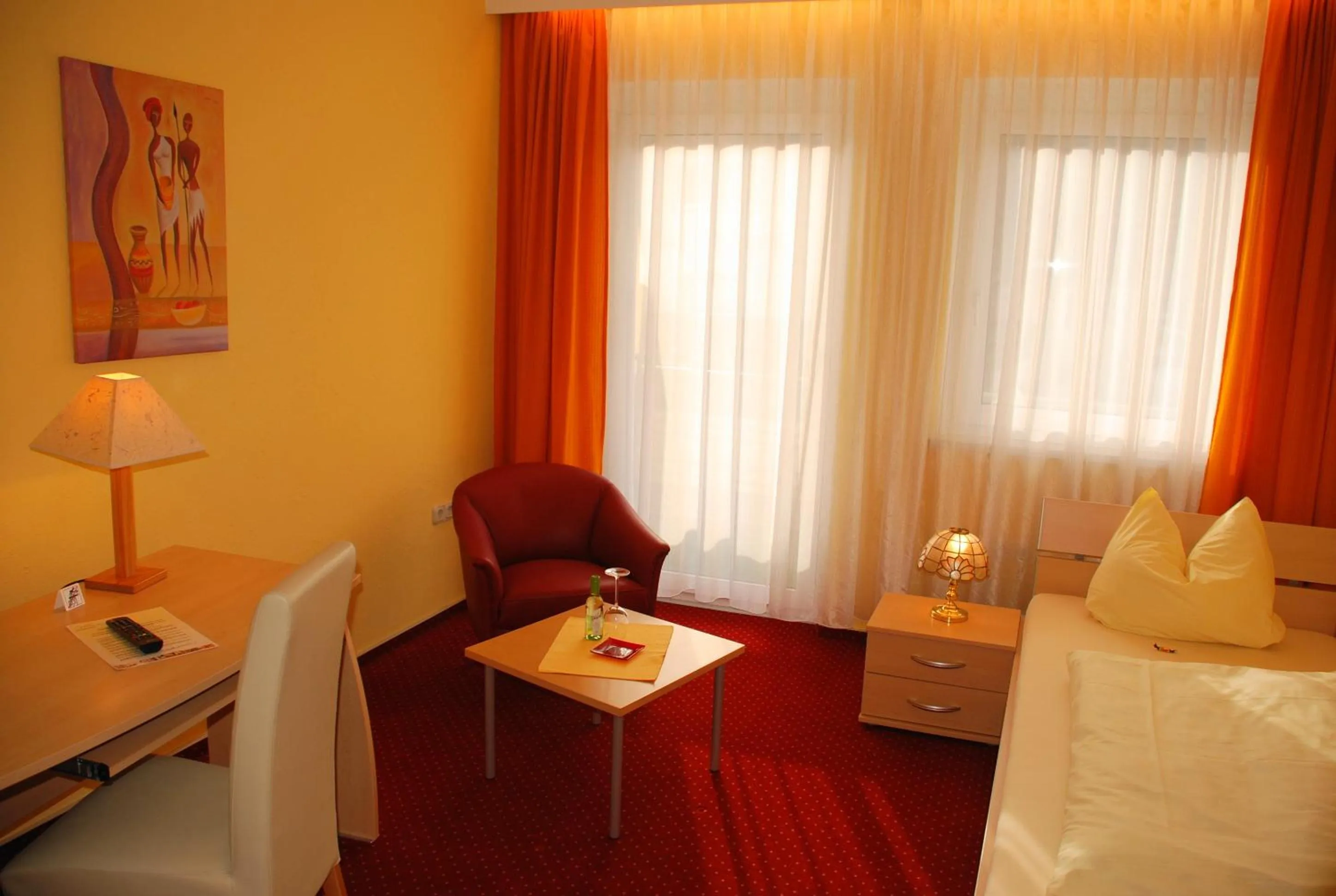 Seating area, Bed in Hotel Heissinger