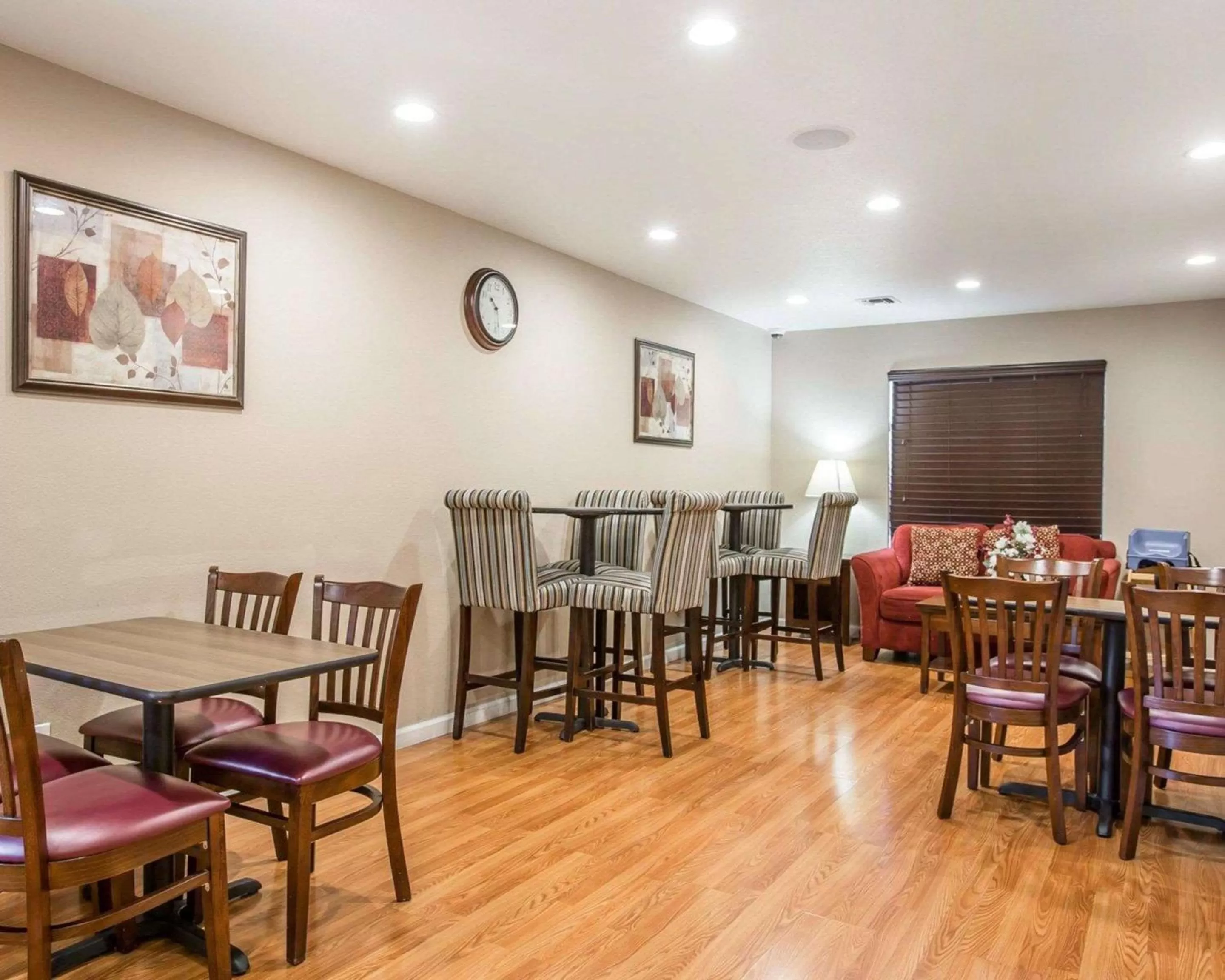 Restaurant/places to eat in Quality Inn & Suites Woodland - Sacramento Airport