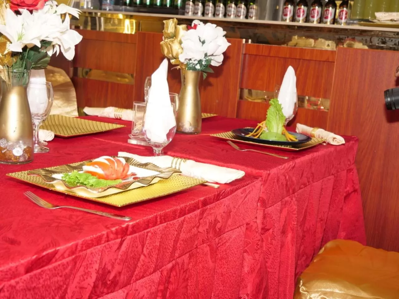 Restaurant/places to eat in Marriot Metropolitan Hotel