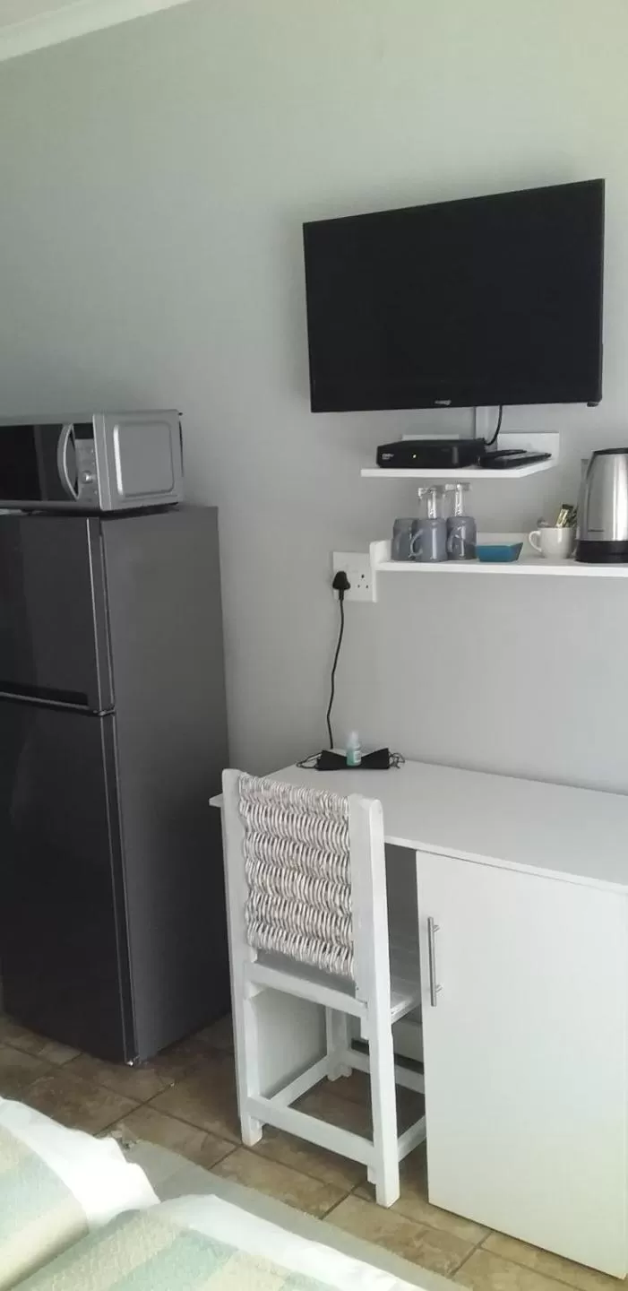 TV and multimedia, TV/Entertainment Center in B&B 464 on 22nd Ave