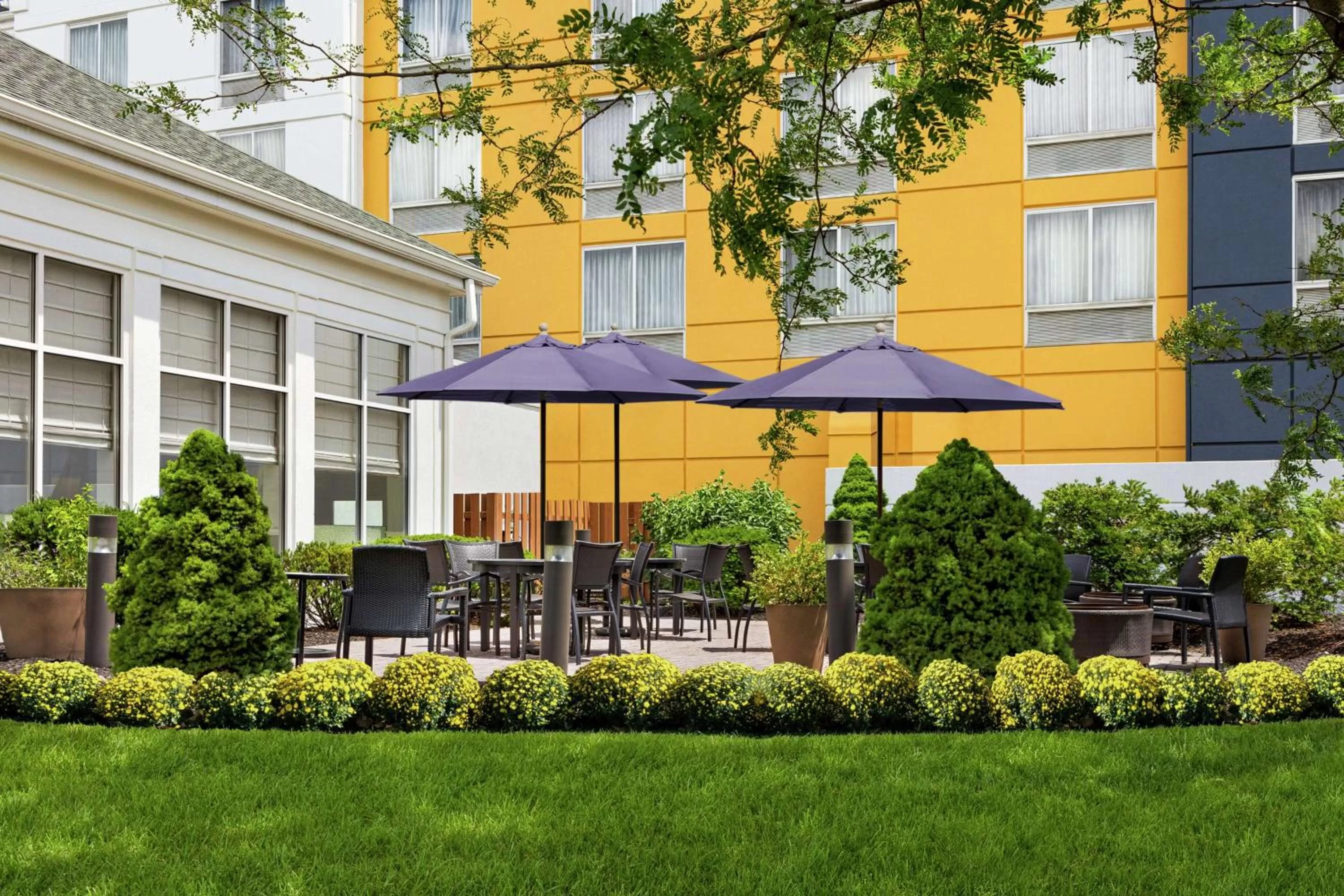 Patio in Hilton Garden Inn Allentown Bethlehem Airport