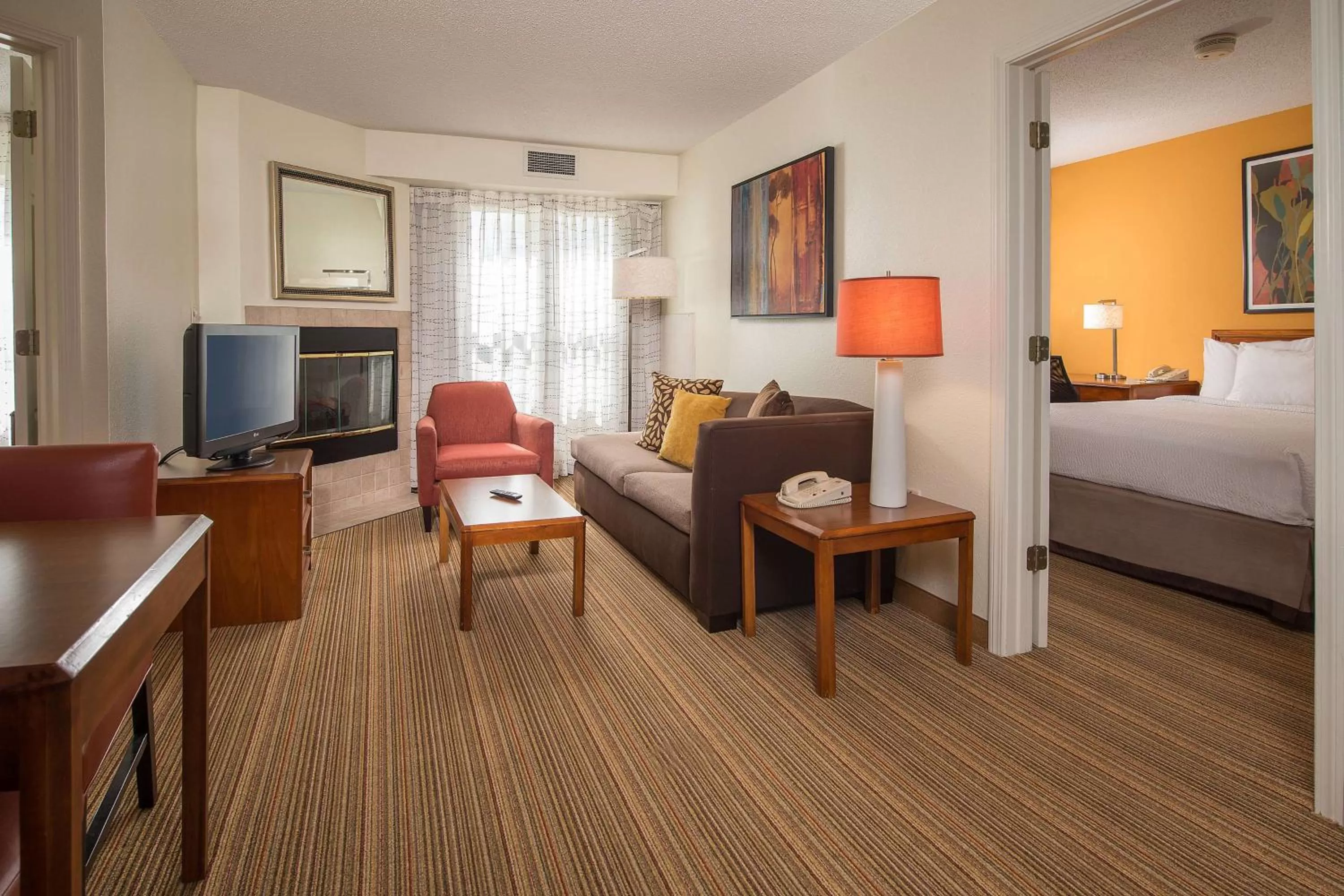 Living room, Bed in Sonesta ES Suites Charleston