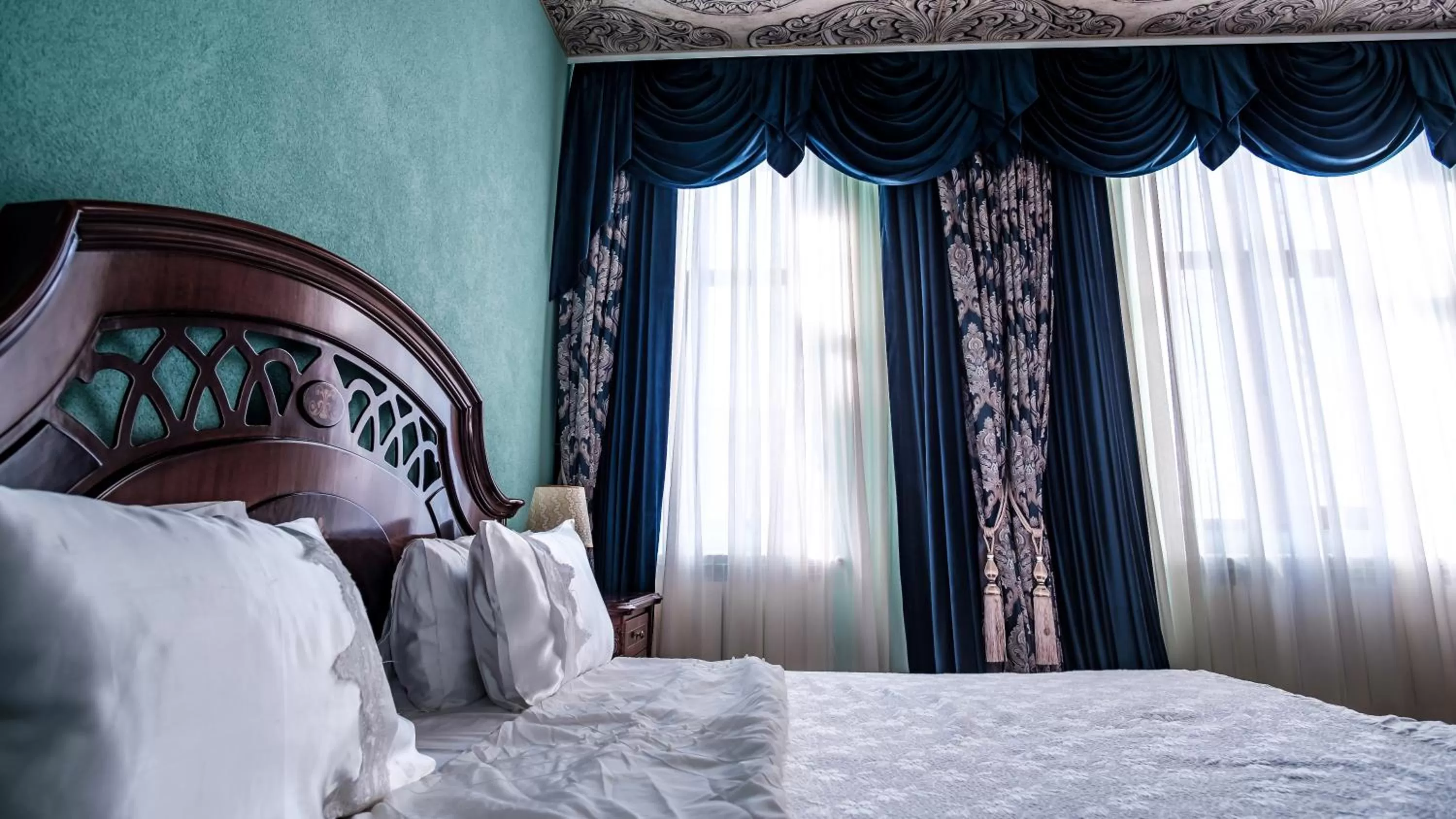 Bed in JMR Royal -Luxury Rooms & Private Sauna