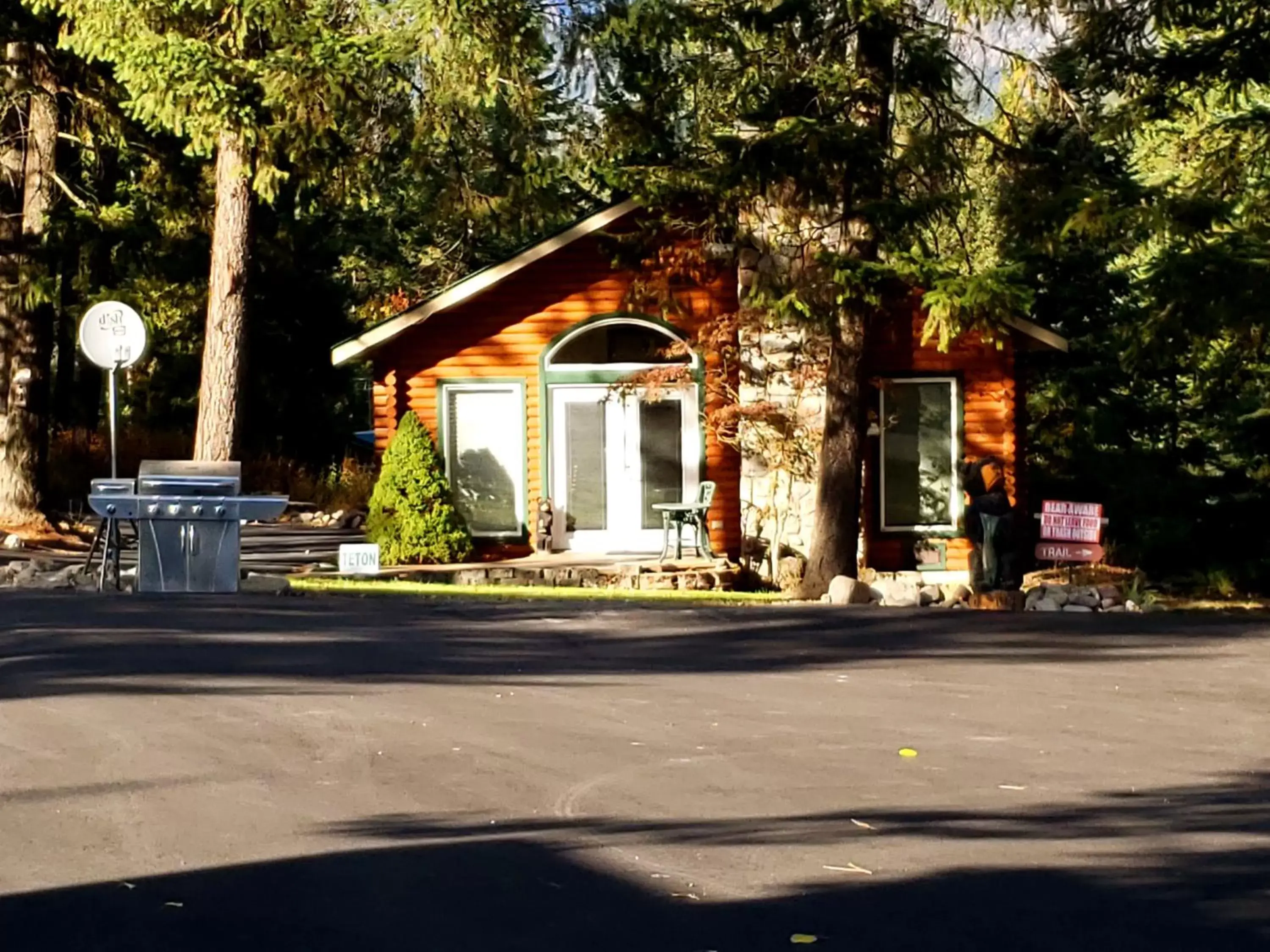 Two-Bedroom Chalet in Riverfront Motel & Cabins Two-Bedroom Chalet in Riverfront Motel & Cabins