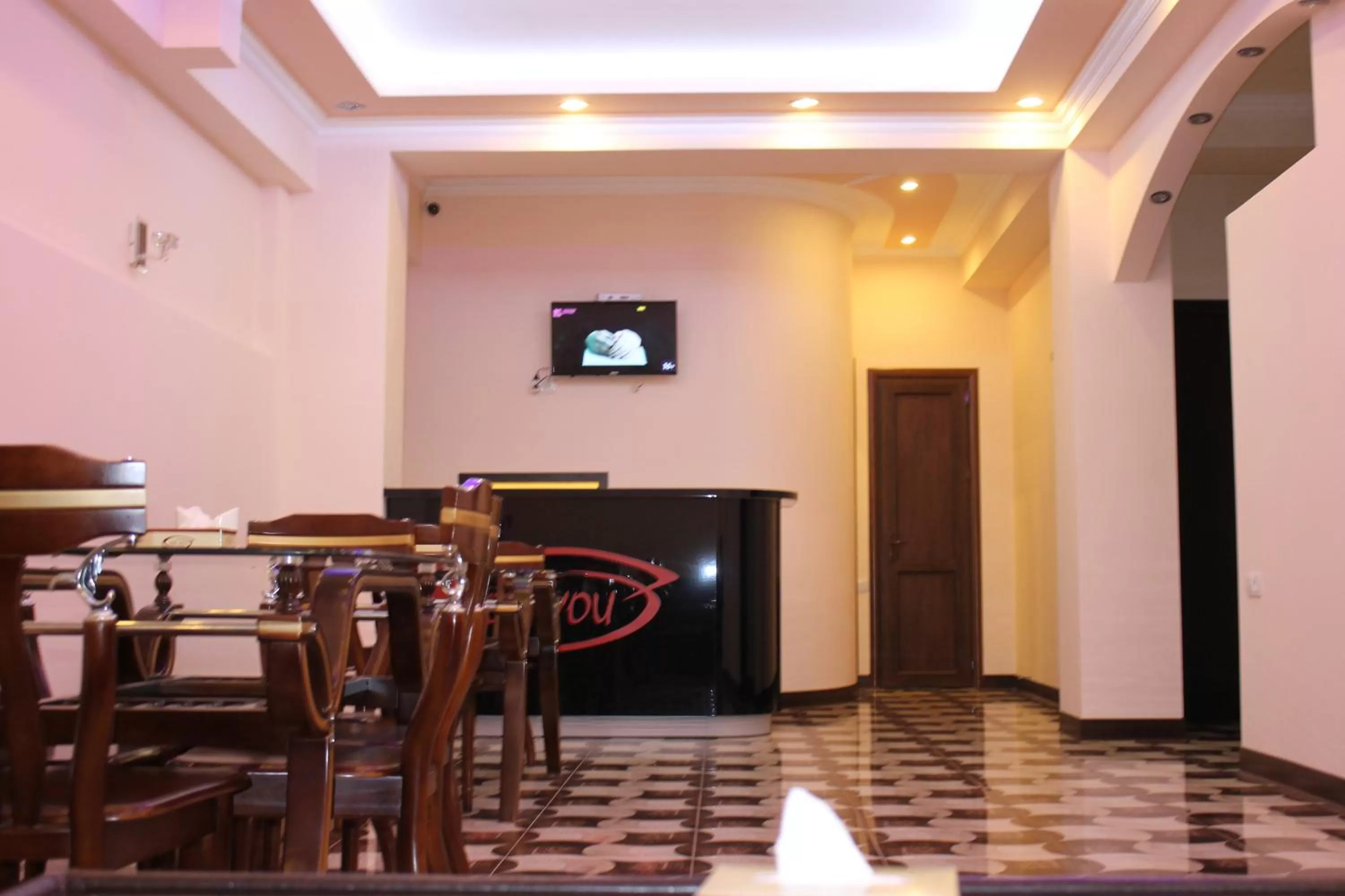 Restaurant/Places to Eat in Hotel For You